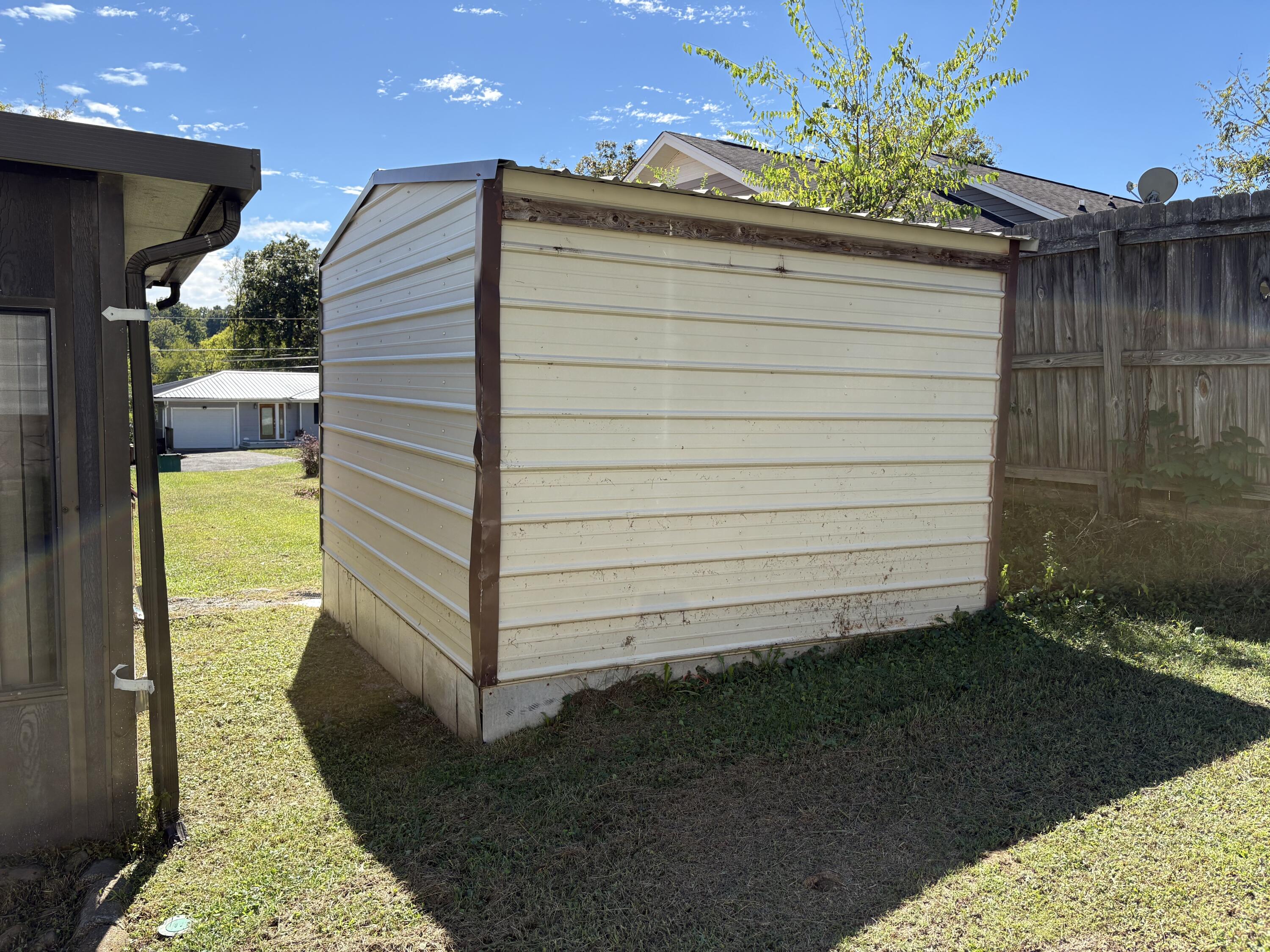 1927 Close Road Property Photo 9