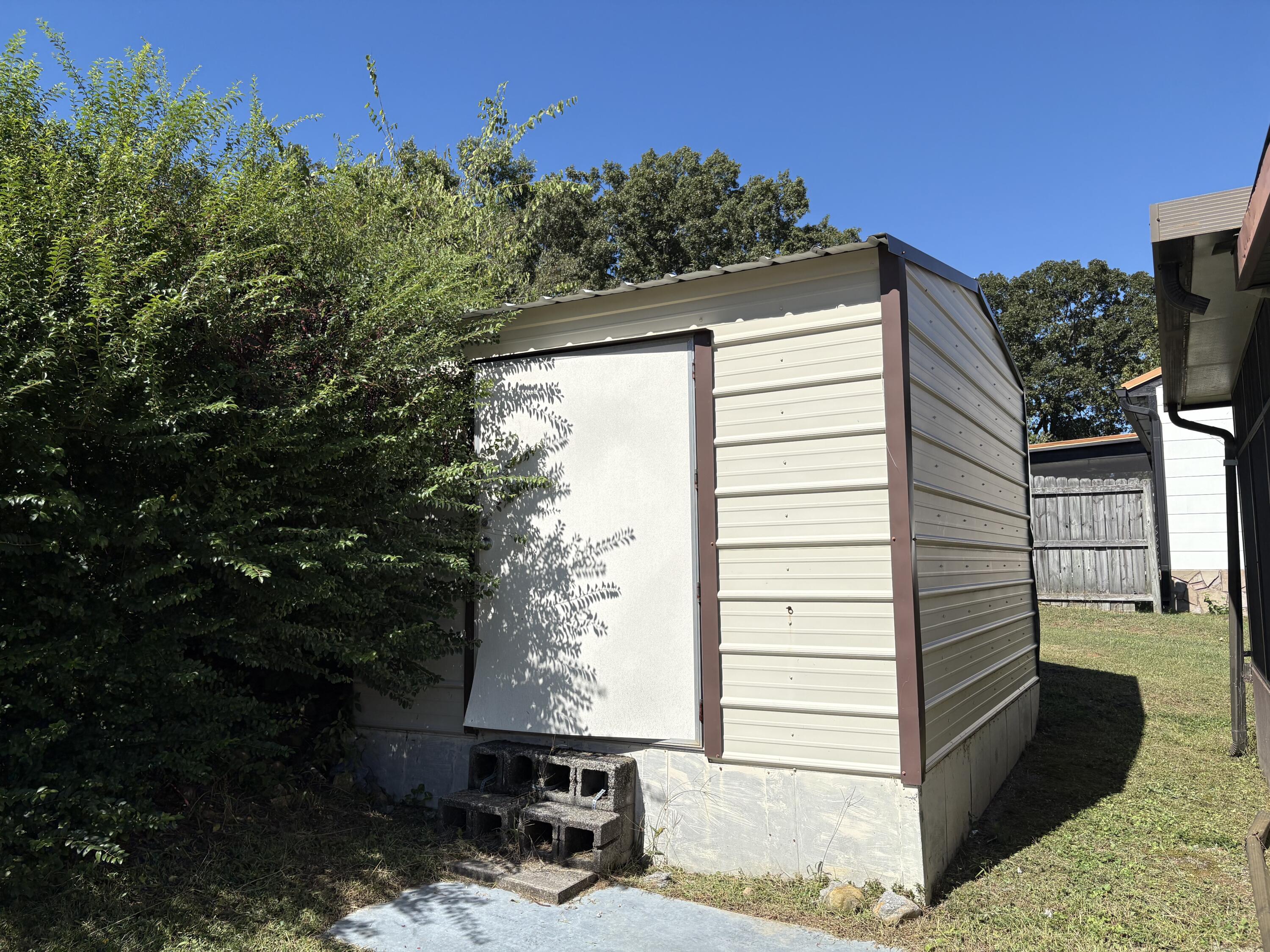 1927 Close Road Property Photo 11