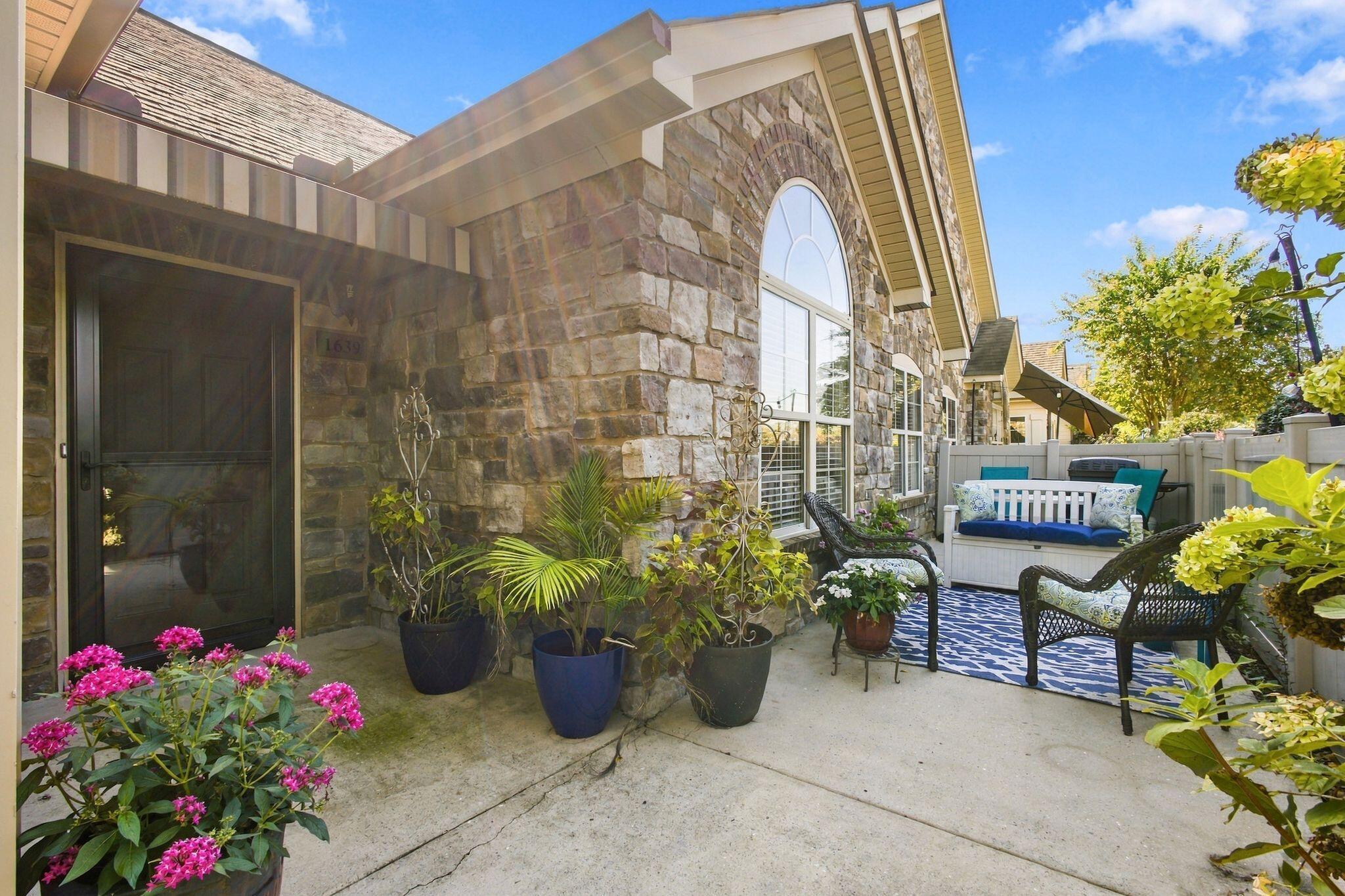 1639 Sedgefield Drive Property Photo 1