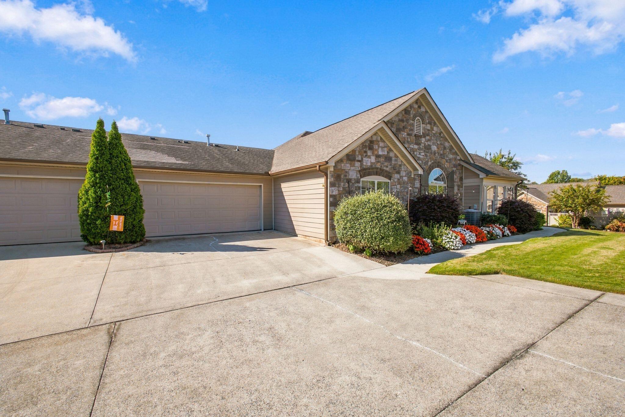1639 Sedgefield Drive Property Photo 3