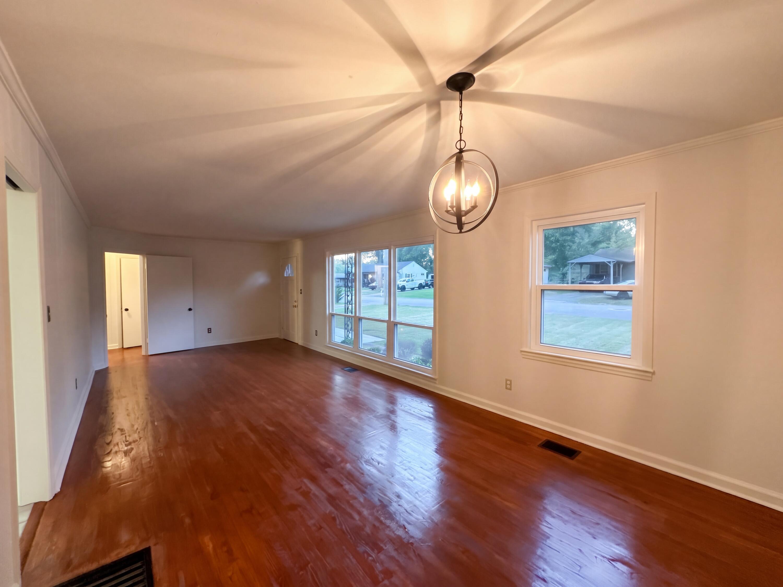 718 S Lovell Avenue Property Photo 4