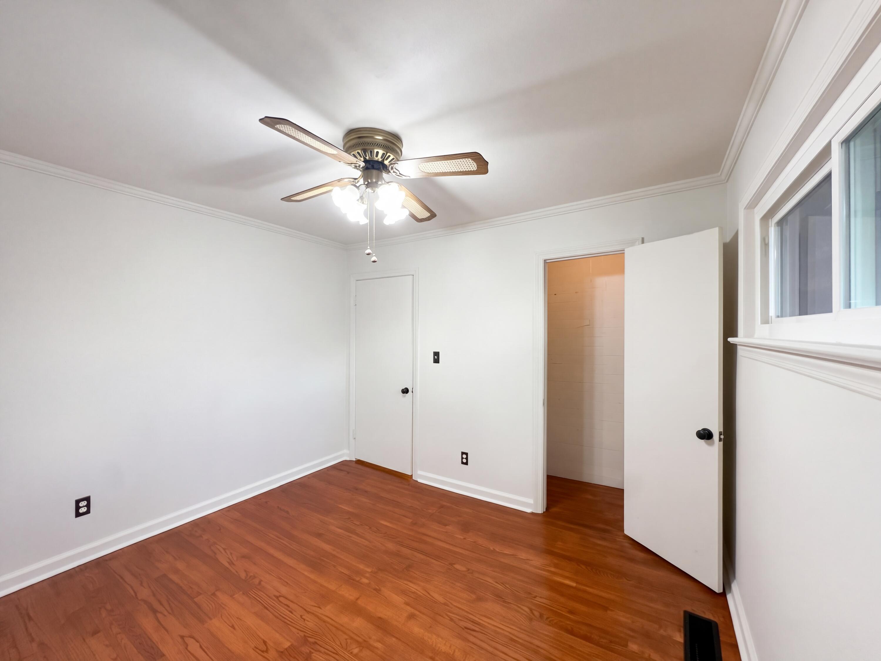 718 S Lovell Avenue Property Photo 8