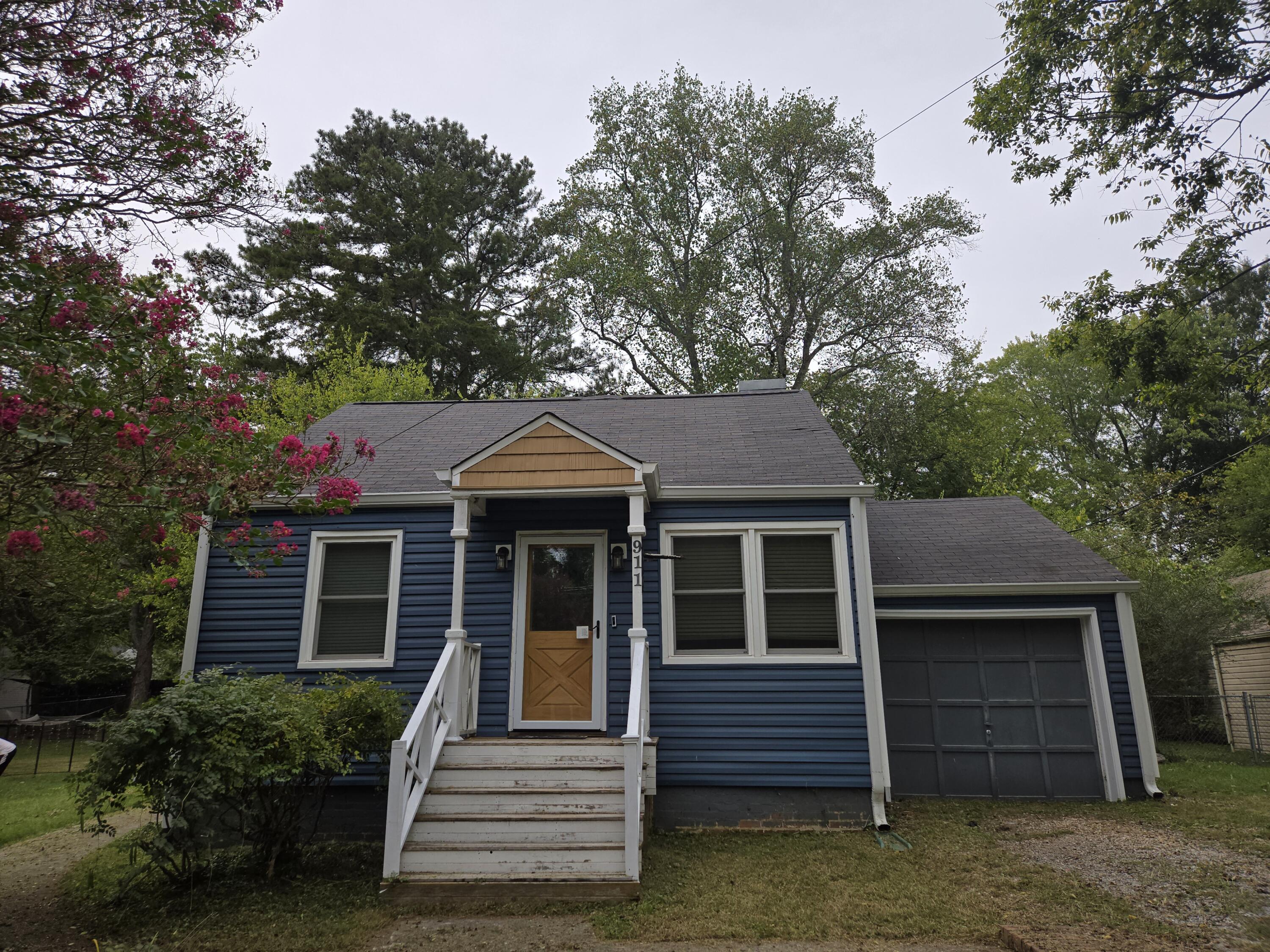911 Emmett Avenue Nw Property Photo 1