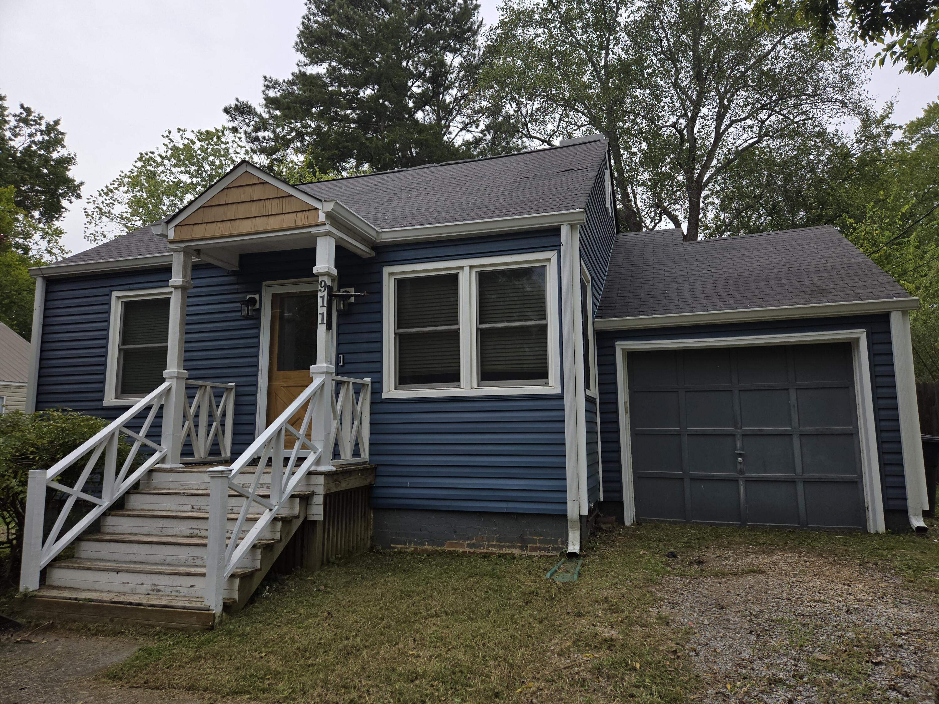 911 Emmett Avenue Nw Property Photo 2
