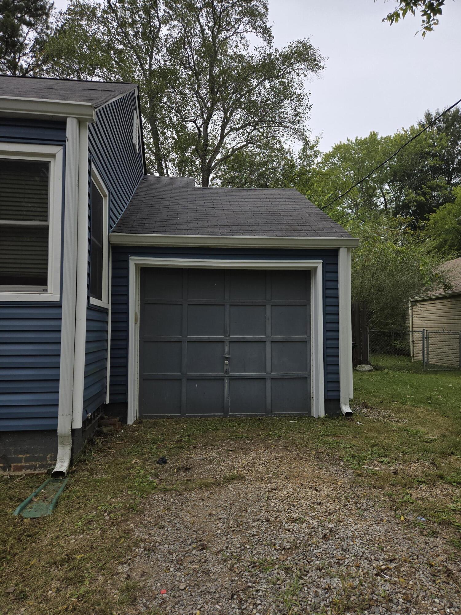 911 Emmett Avenue Nw Property Photo 3