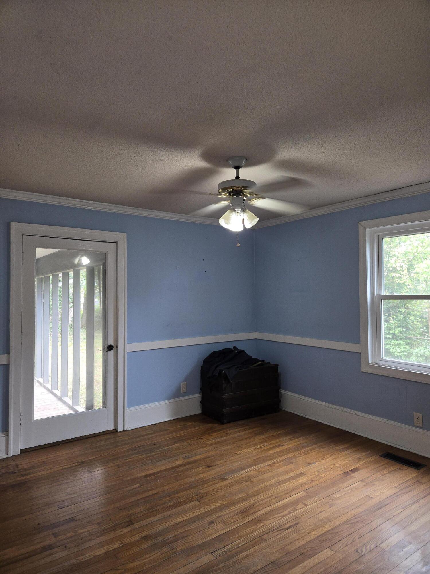 911 Emmett Avenue Nw Property Photo 26