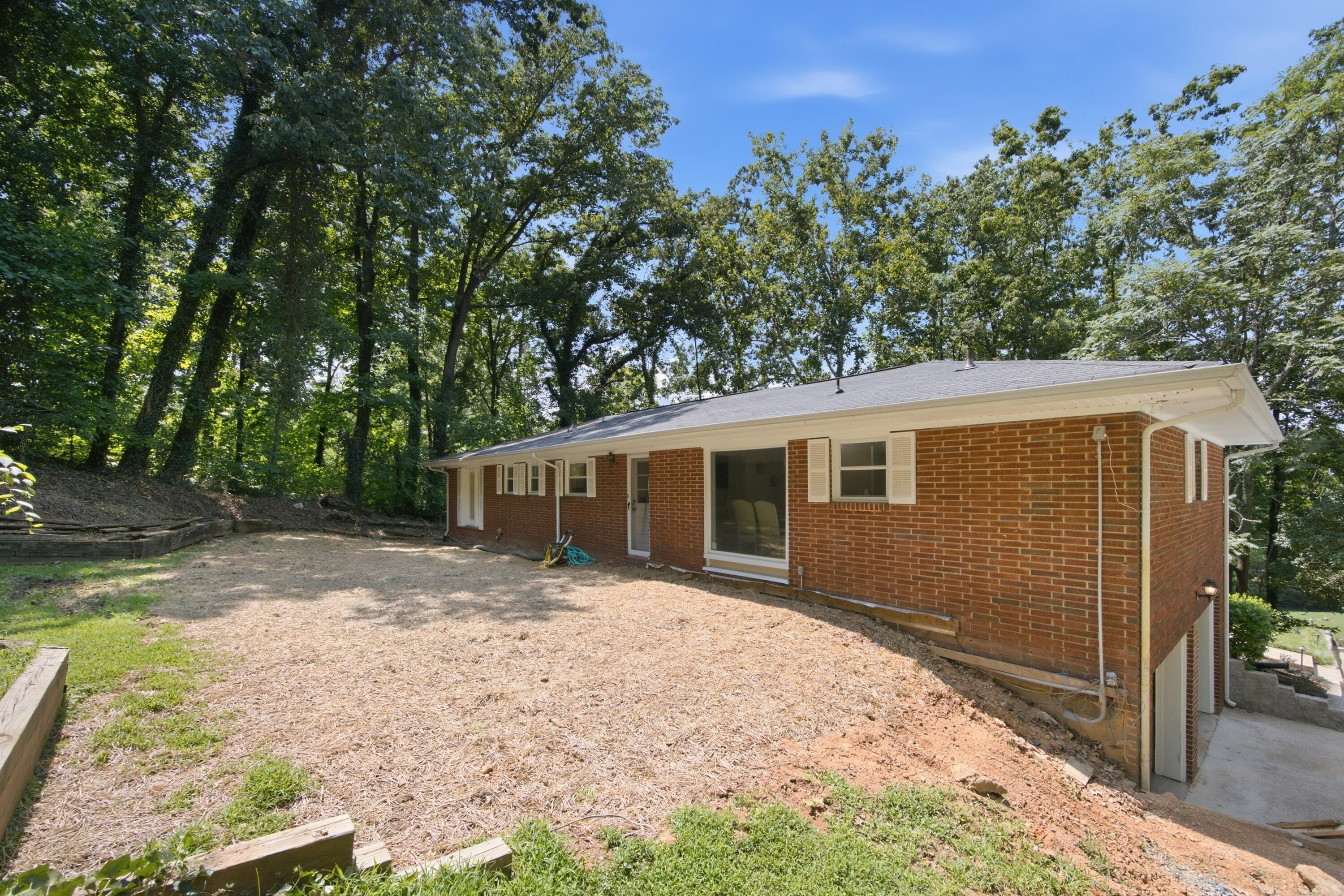 610 W Shadowlawn Drive Property Photo 5