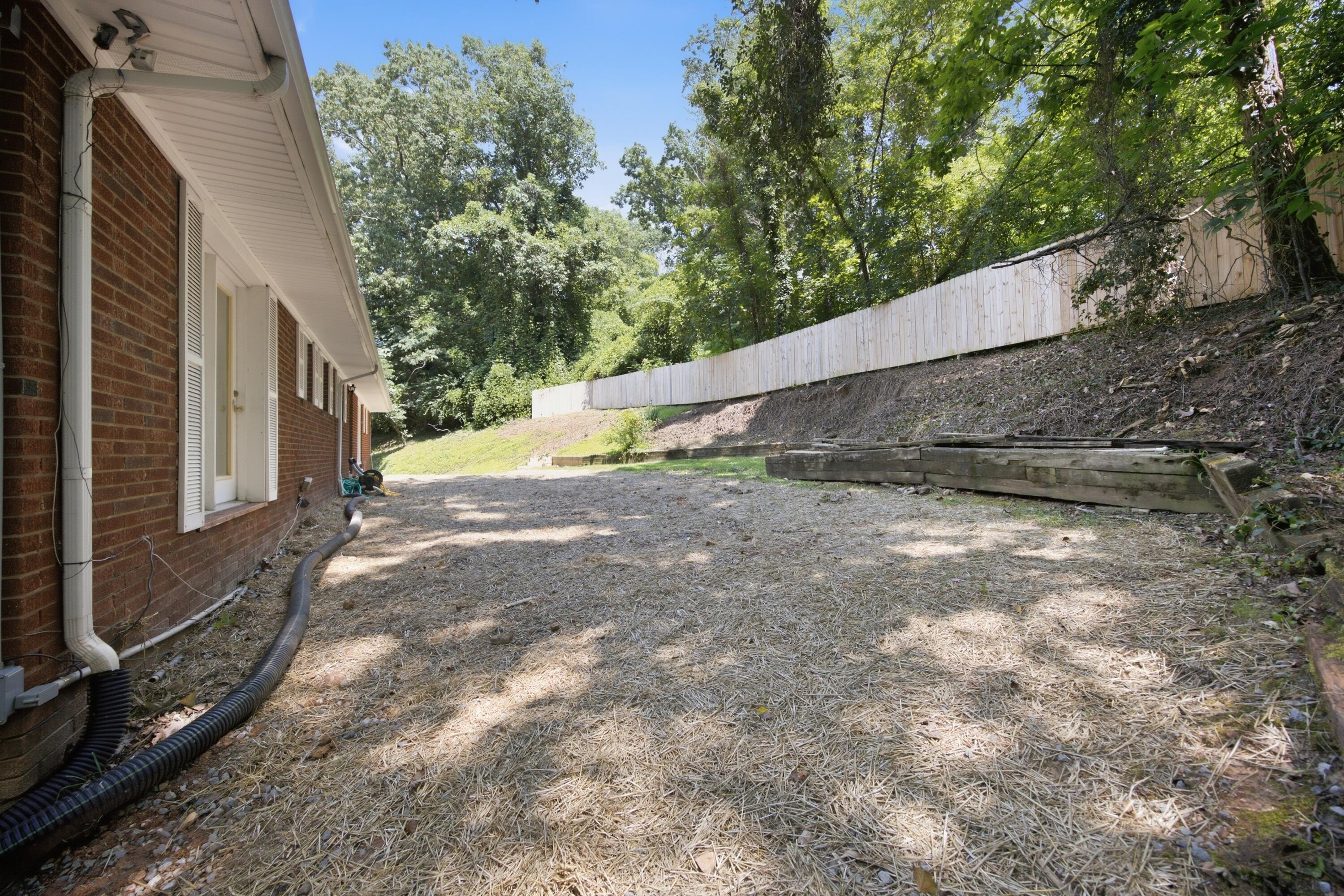 610 W Shadowlawn Drive Property Photo 6