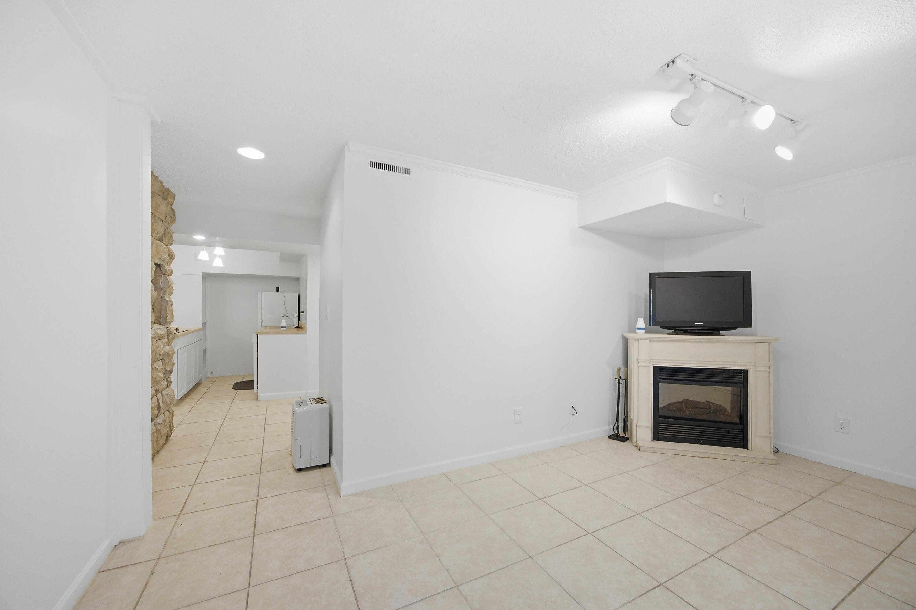 610 W Shadowlawn Drive Property Photo 40