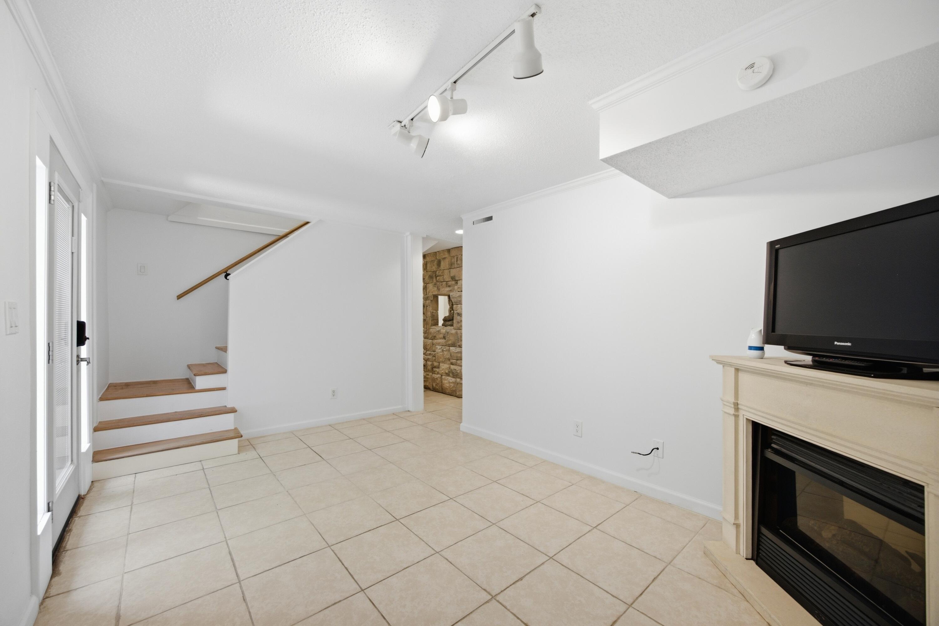 610 W Shadowlawn Drive Property Photo 47