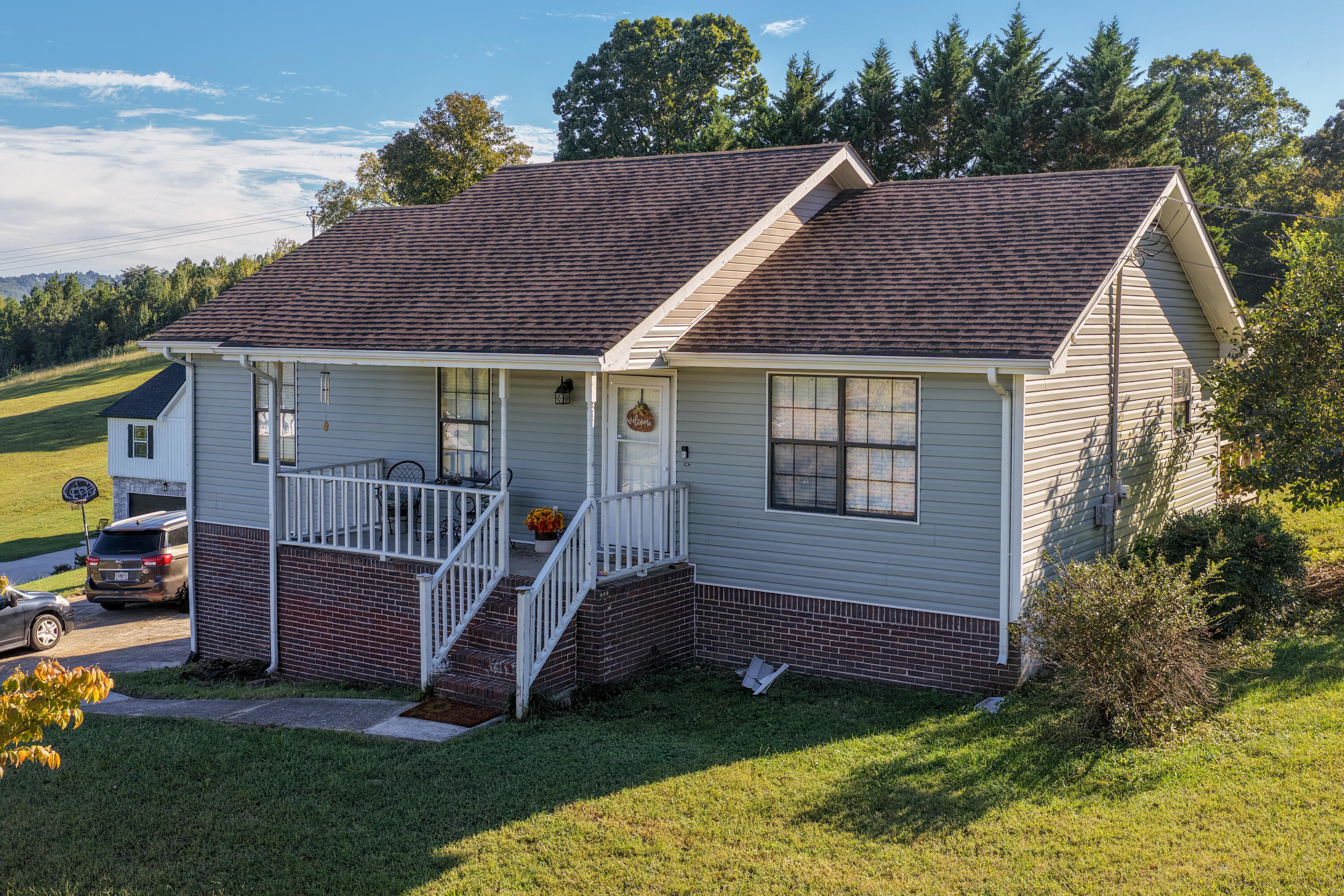 2077 Saunders Road Property Photo 1