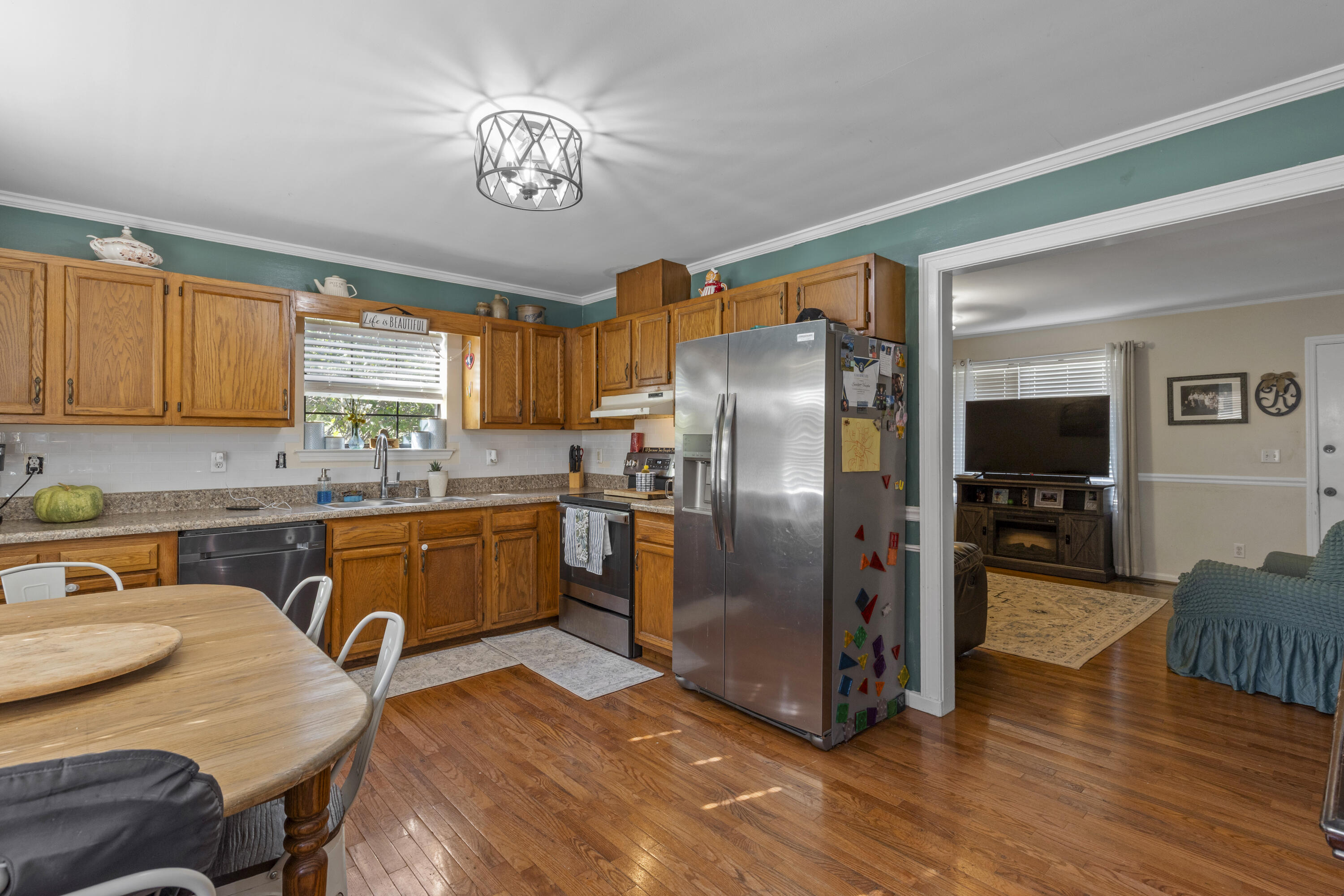 2077 Saunders Road Property Photo 7