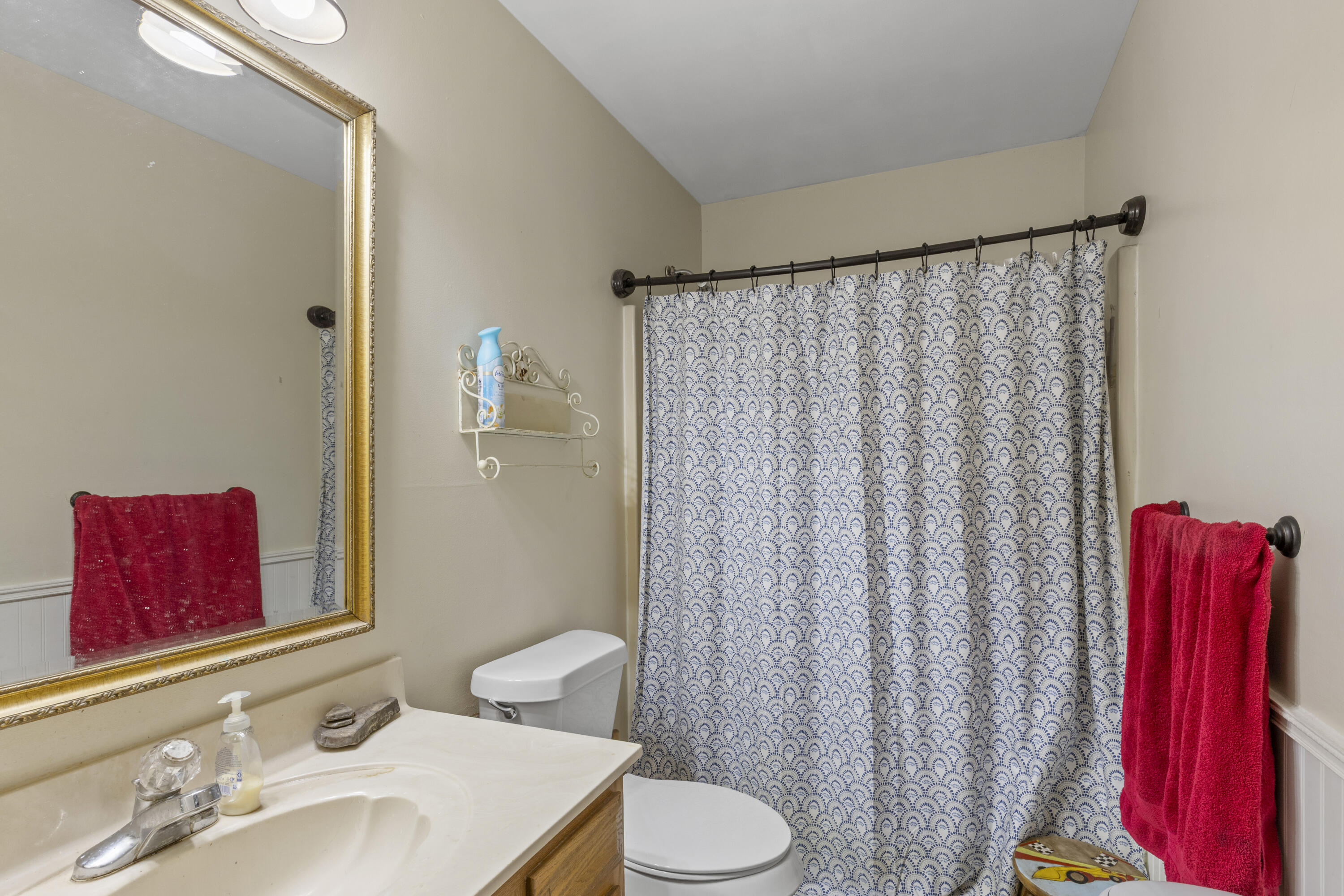 2077 Saunders Road Property Photo 9