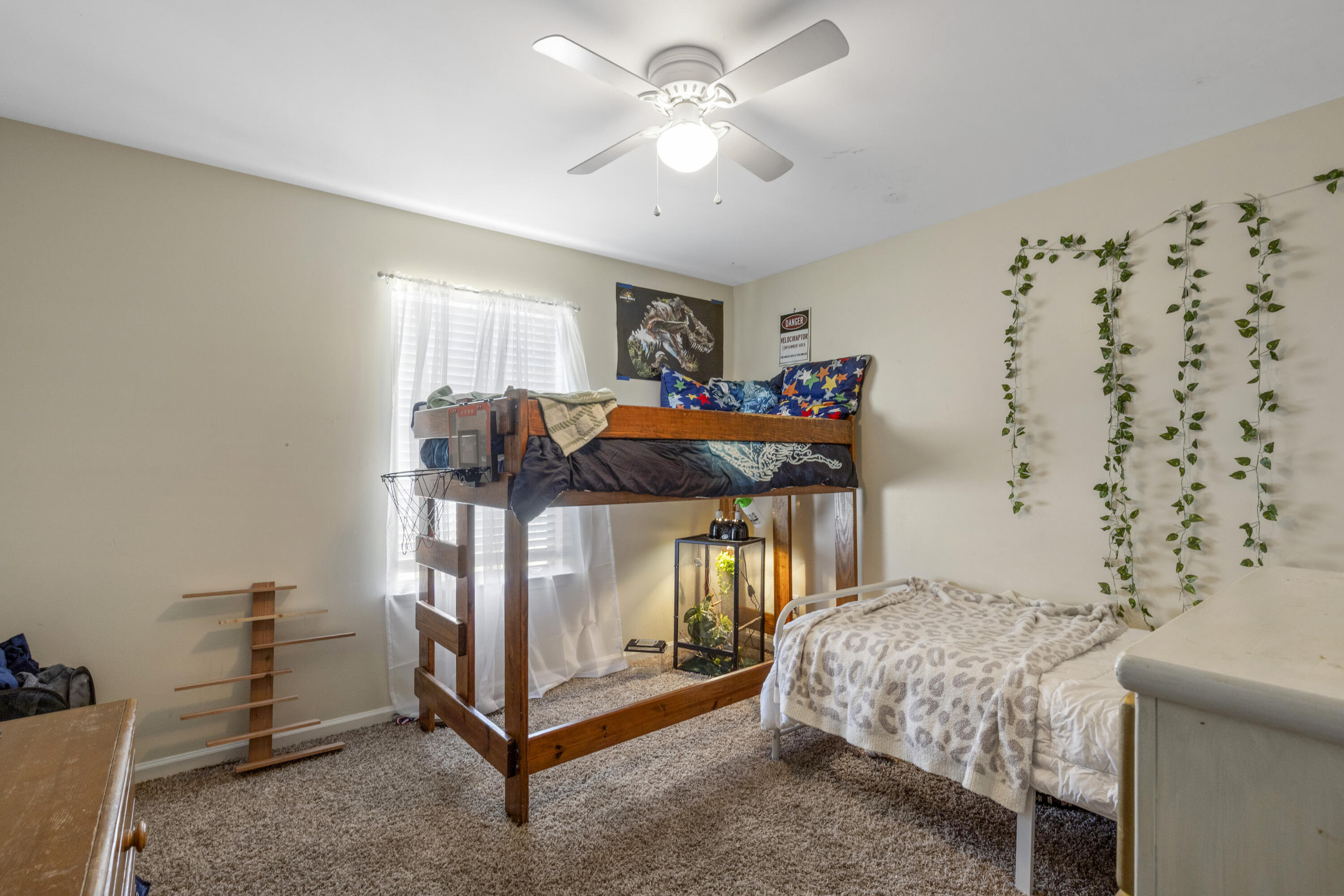 2077 Saunders Road Property Photo 11