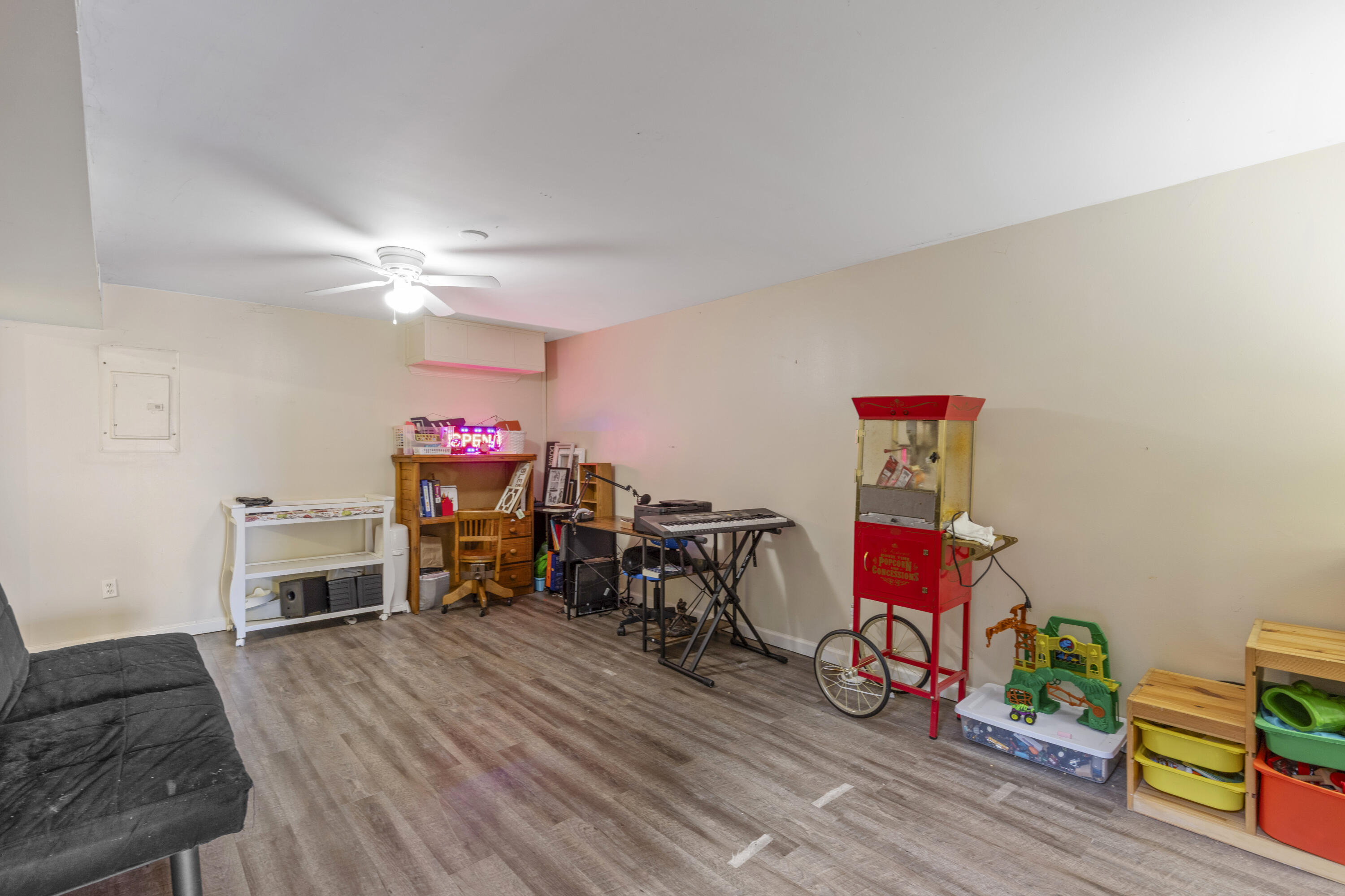 2077 Saunders Road Property Photo 14
