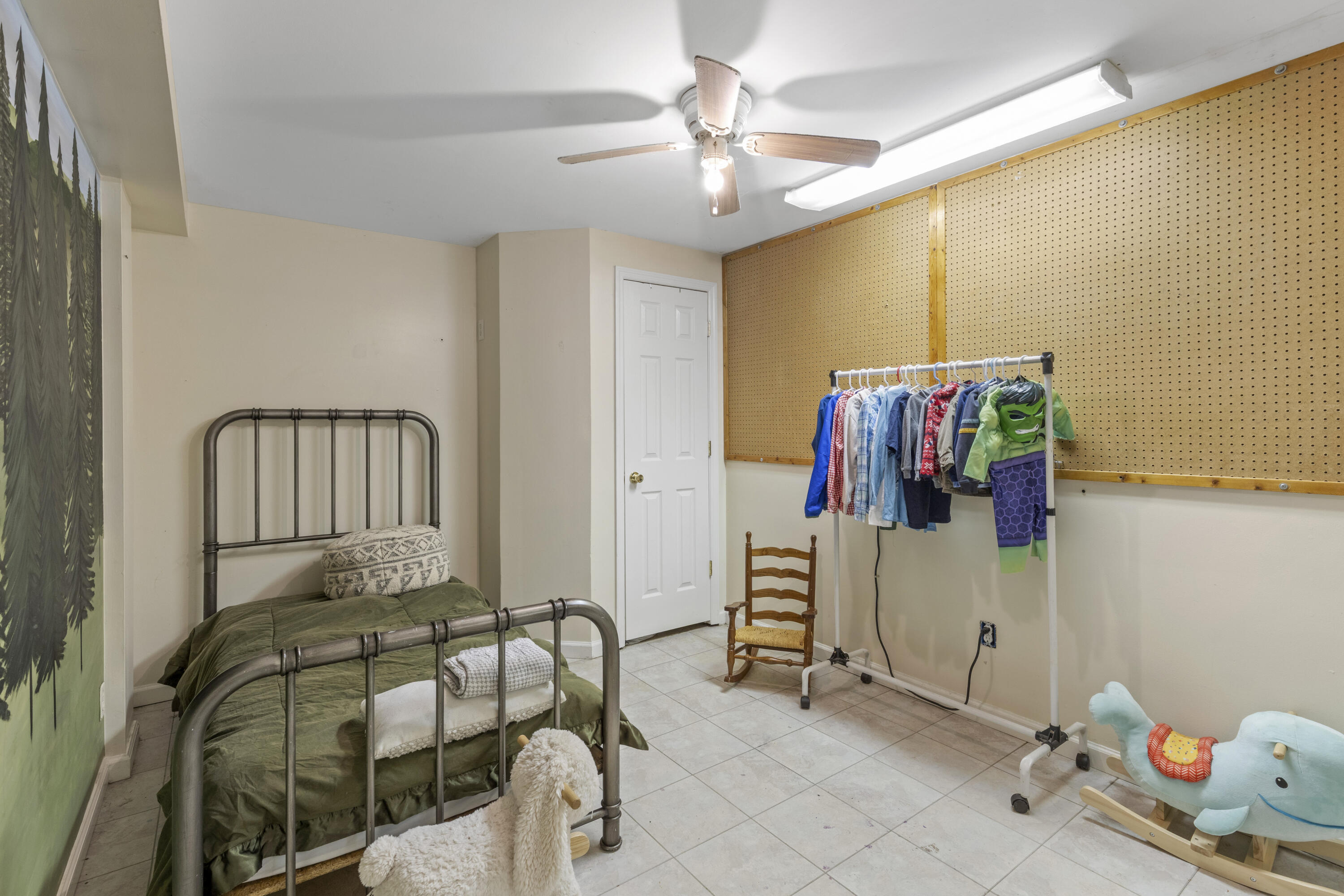 2077 Saunders Road Property Photo 15
