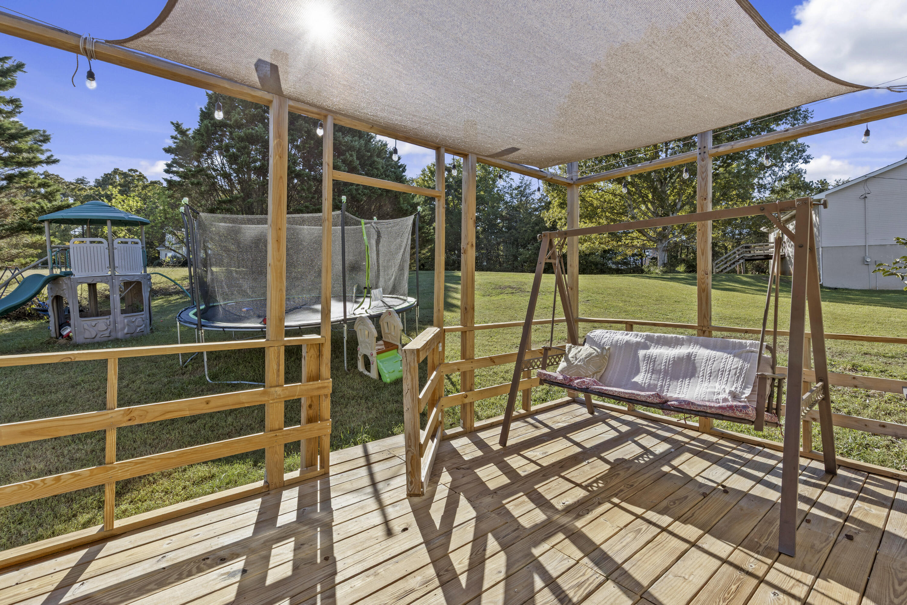 2077 Saunders Road Property Photo 20