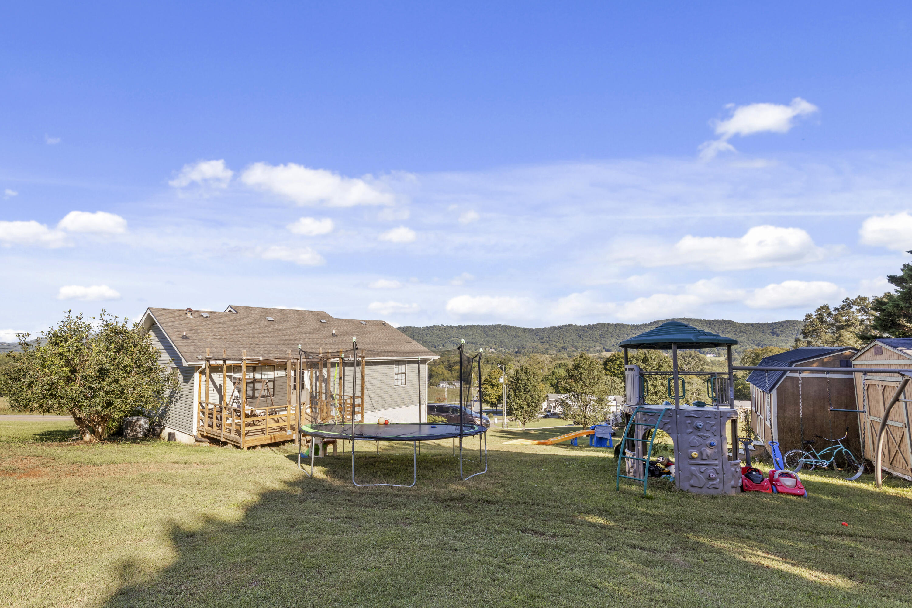 2077 Saunders Road Property Photo 22