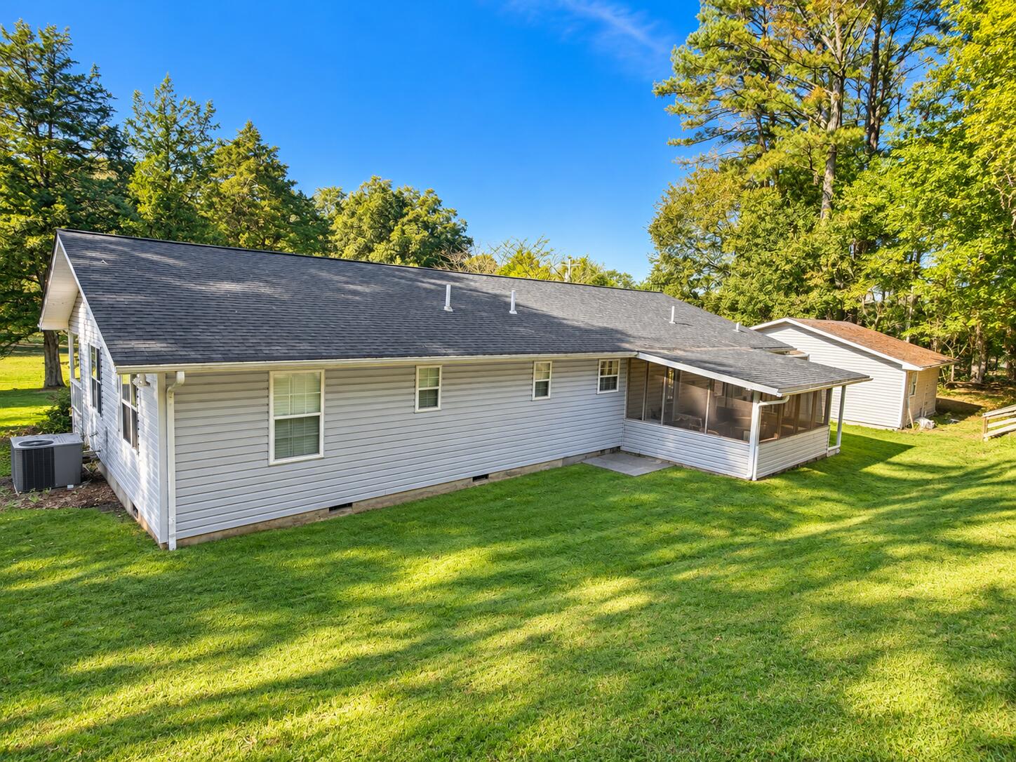 7310 E Valley Road Property Photo 6