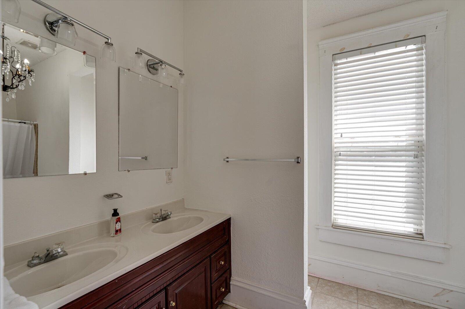 1905 Ivy Street Property Photo 25