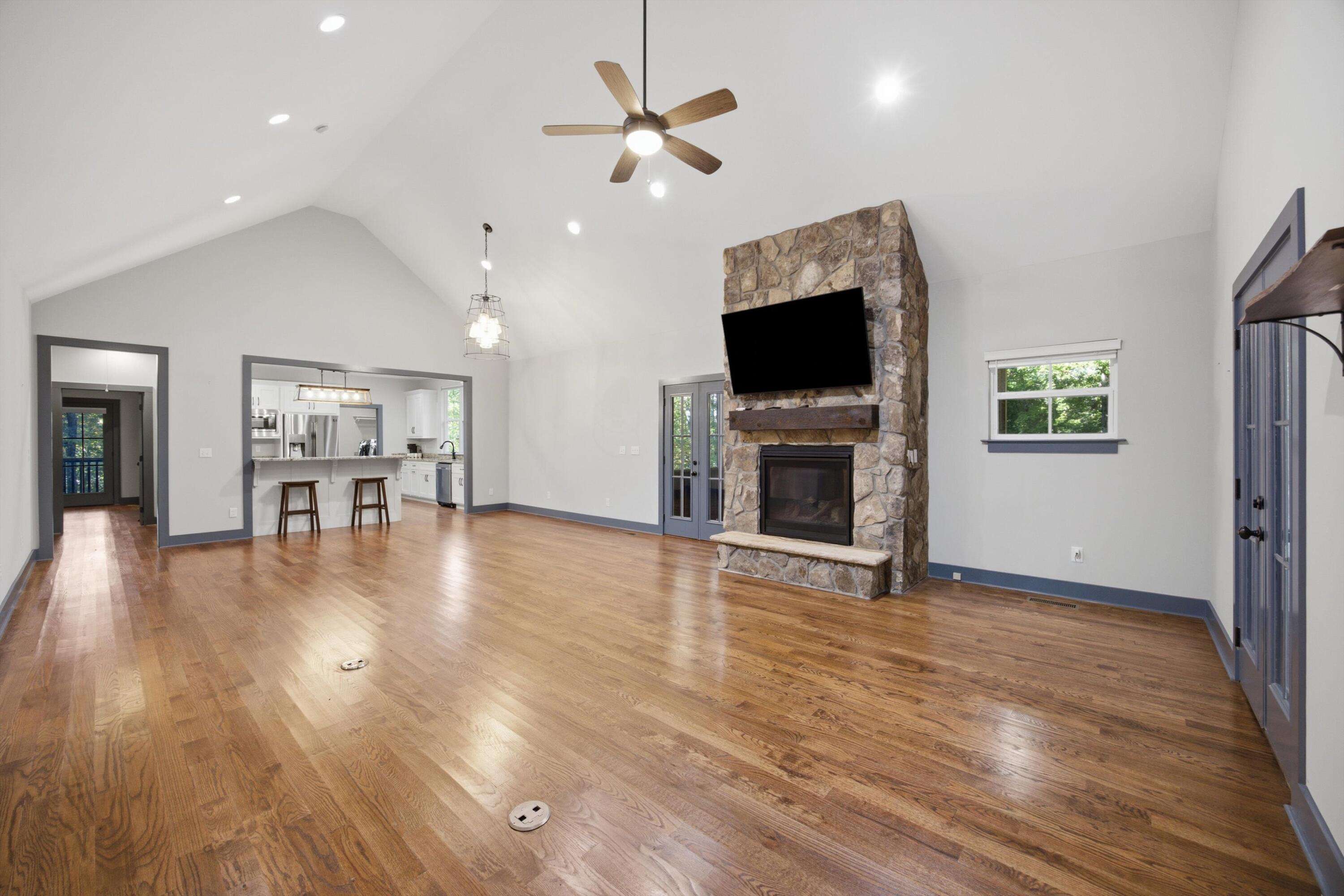 195 Deep Woods Drive Property Photo 8