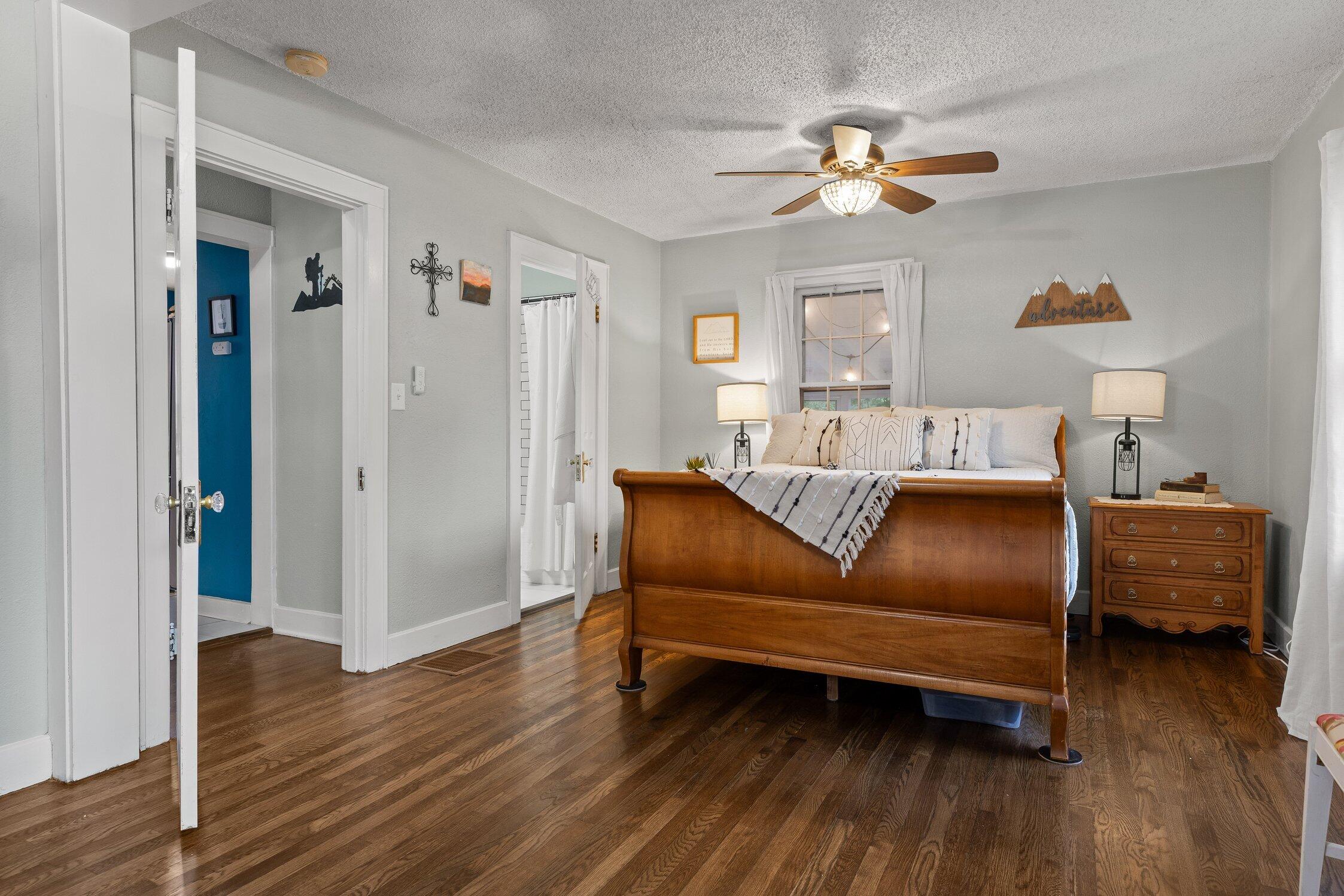 204 N Saint Marks Avenue Property Photo 16