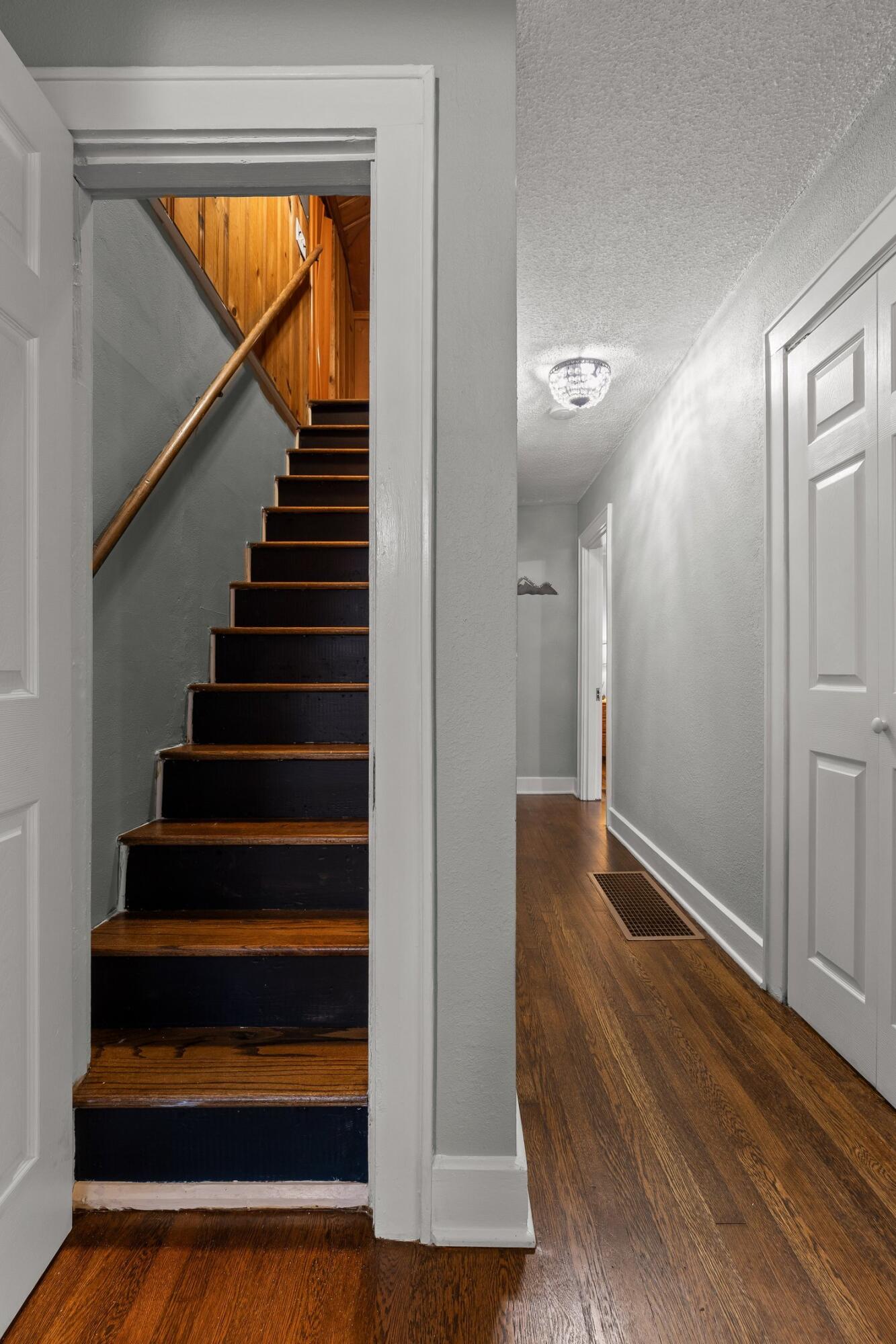 204 N Saint Marks Avenue Property Photo 22