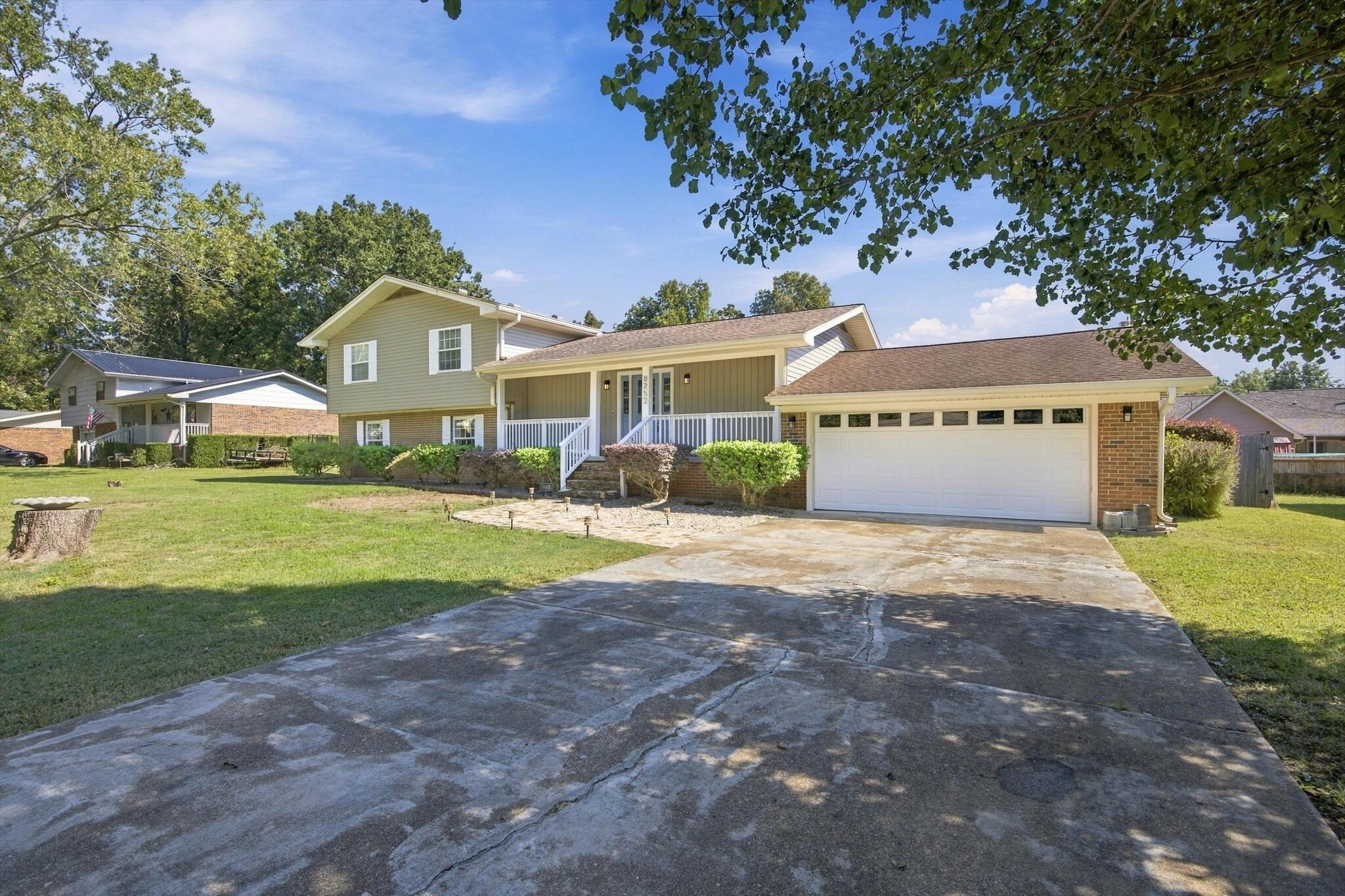 8252 Oxford Drive Property Photo 3