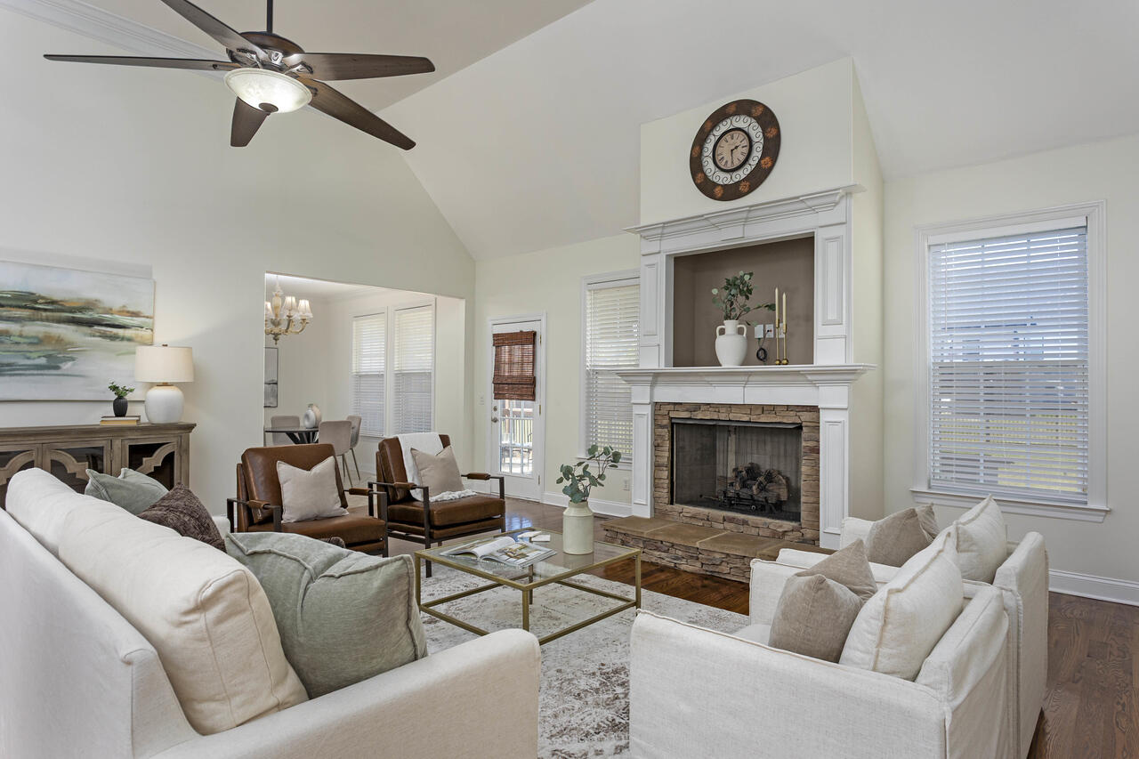 152 Winding Glen Drive Nw Property Photo 9