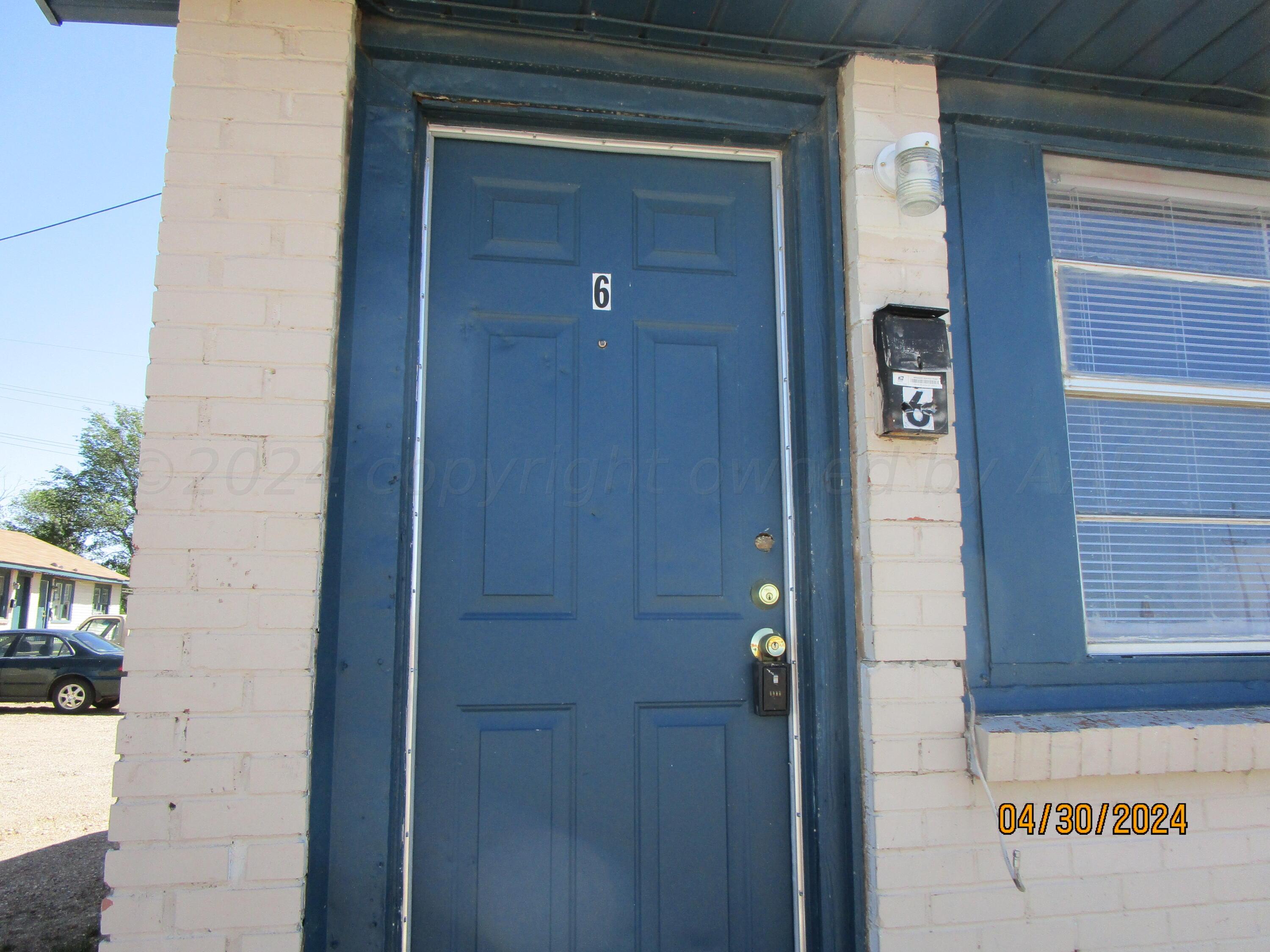 607 W Wilson #6 Property Photo 1