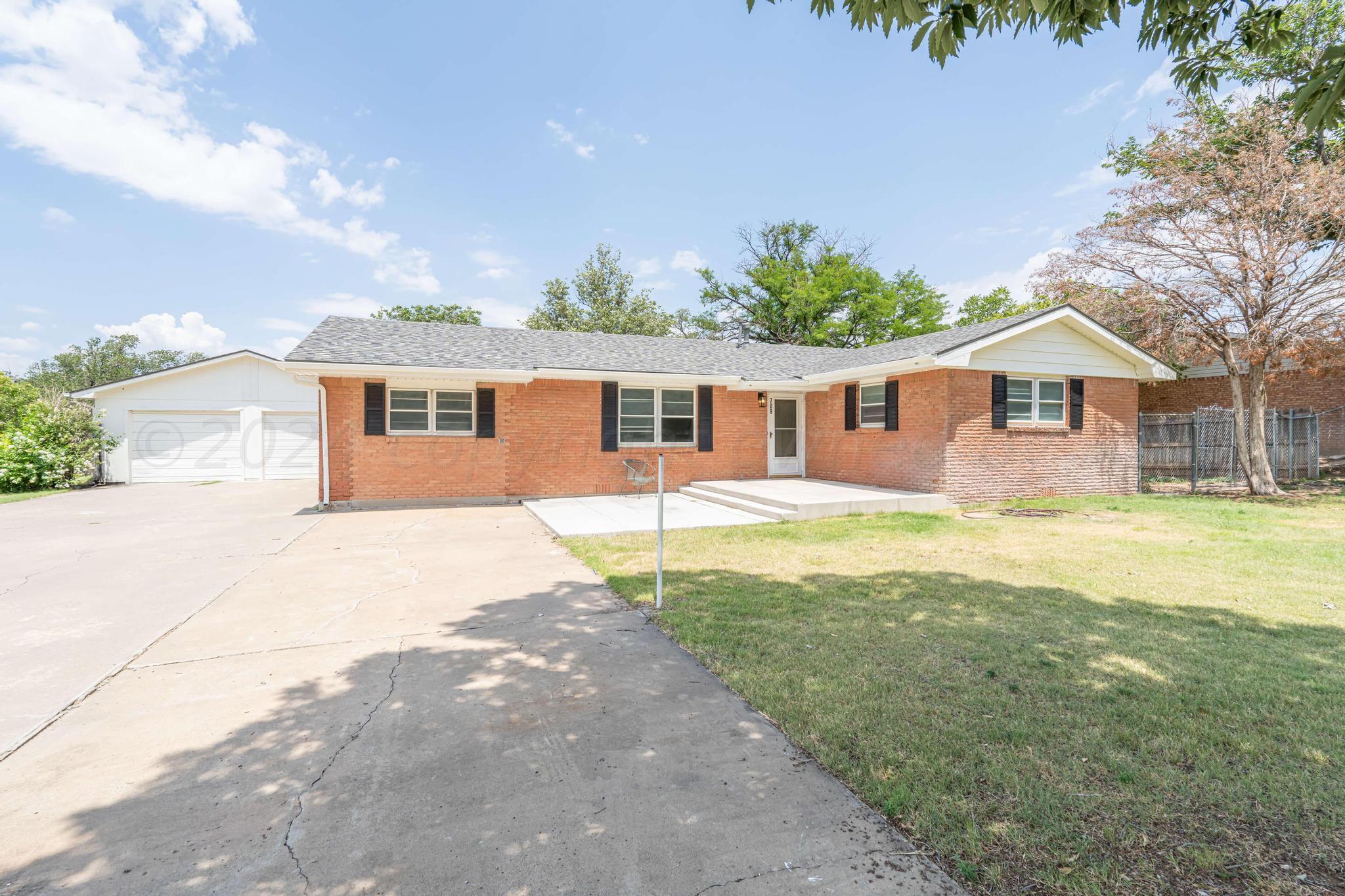 709 Fairlane Property Photo