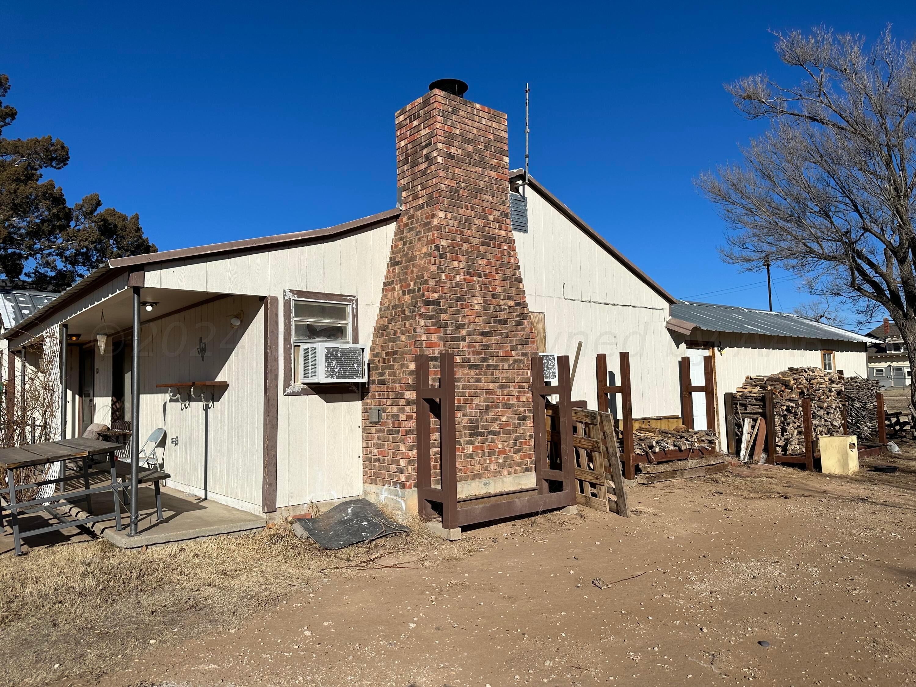126 E Avenue E Property Photo 2