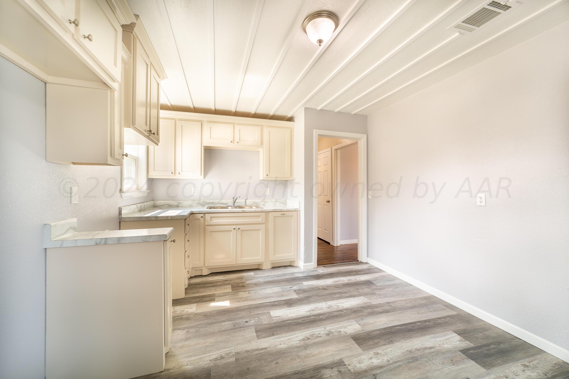 1326 Dahlia Street Property Photo 3