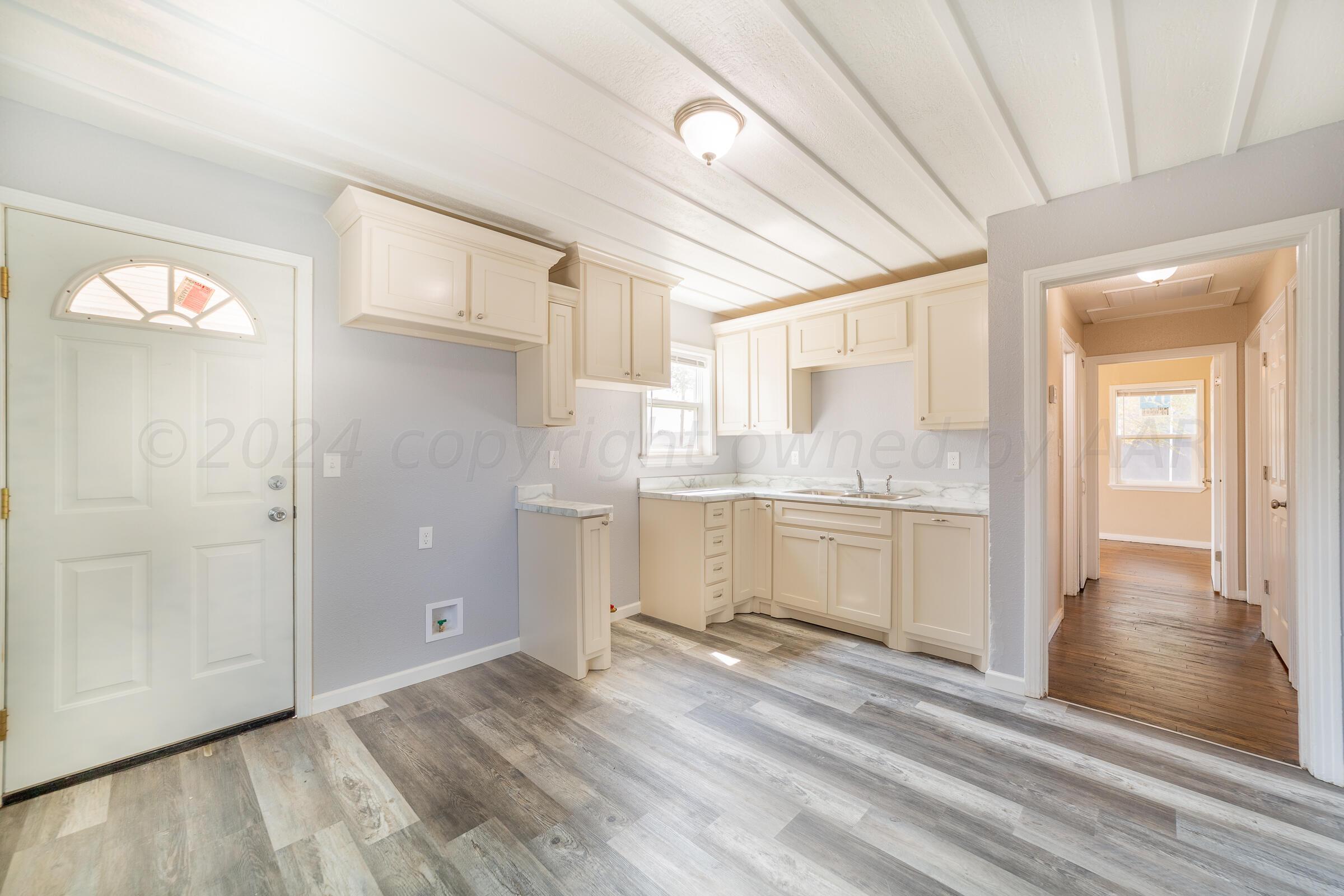 1326 Dahlia Street Property Photo 4