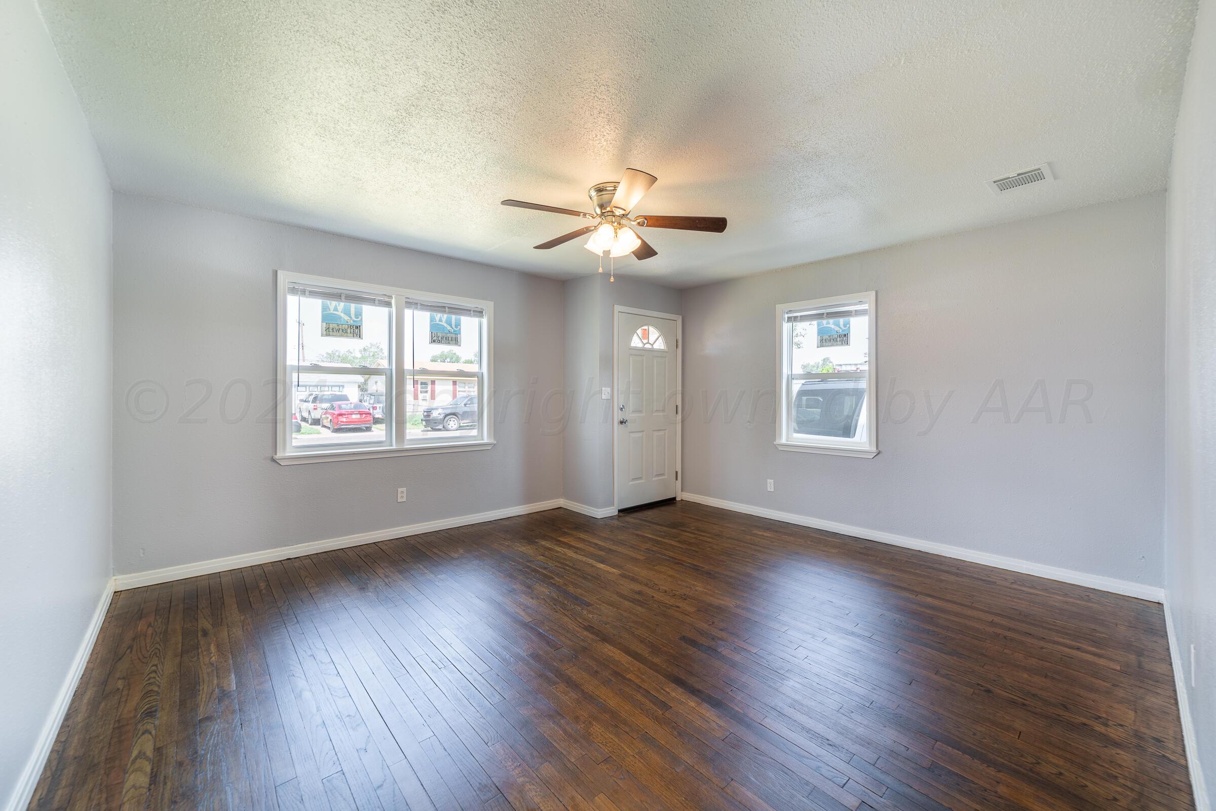 1326 Dahlia Street Property Photo 5