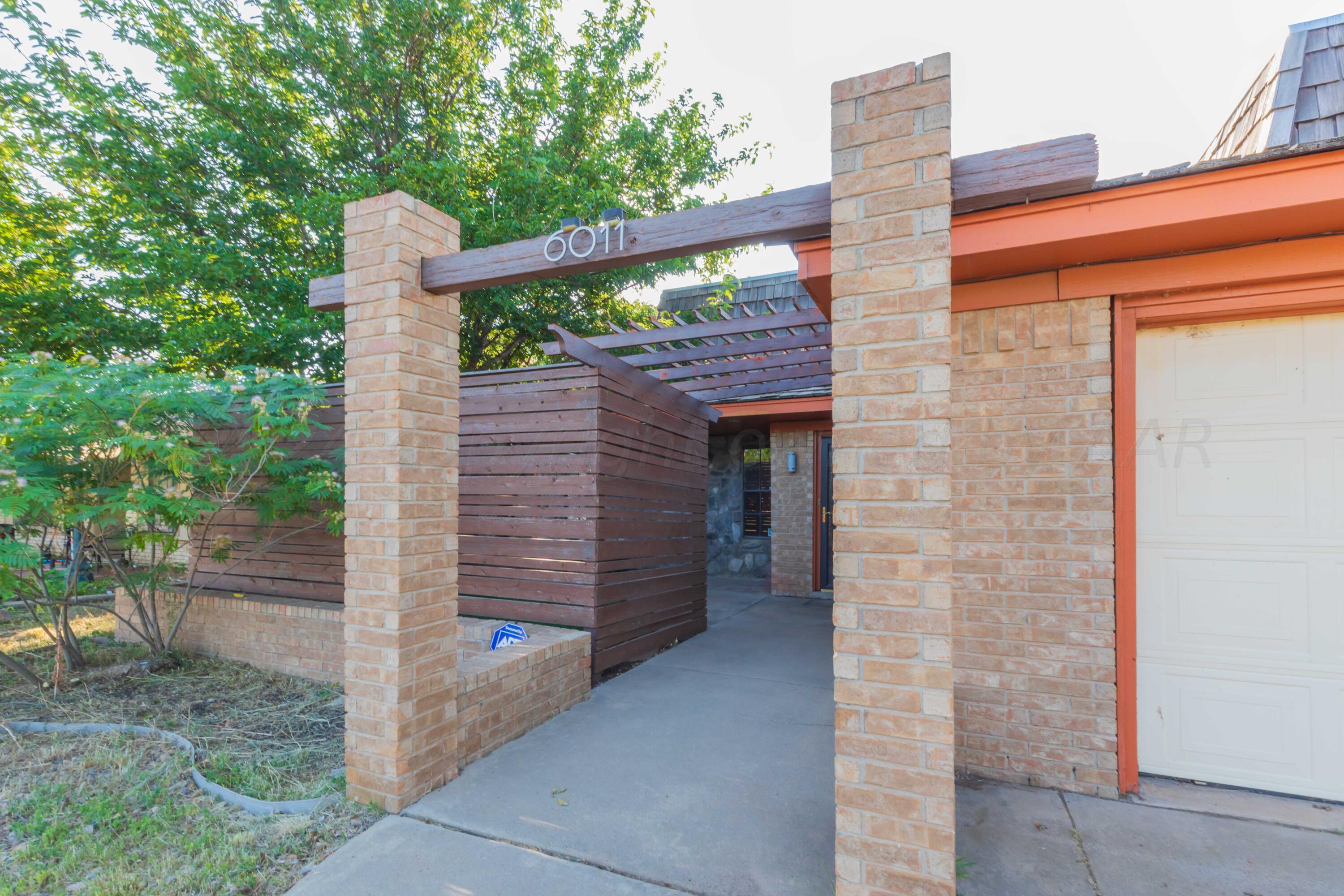 6011 Hatfield Circle Property Photo 4