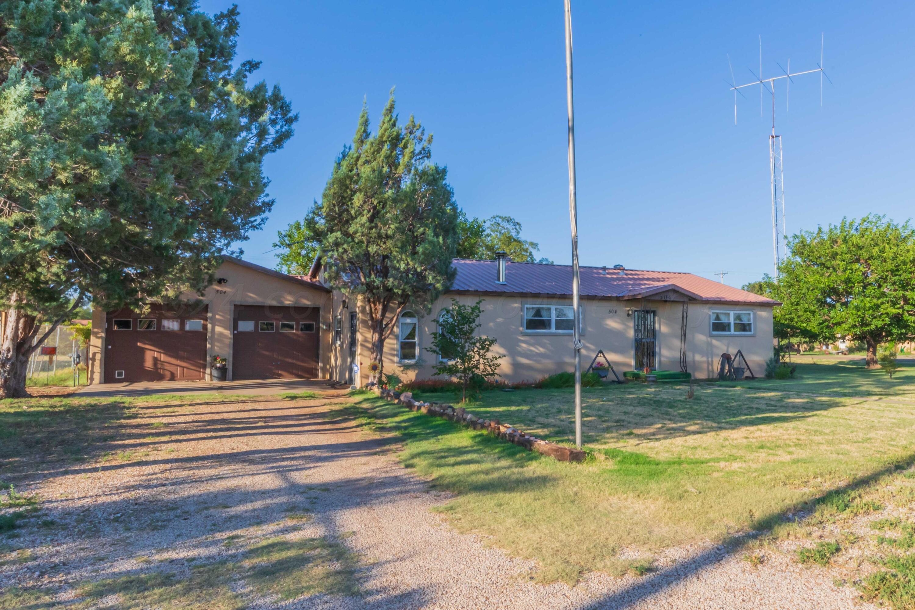 504 E Service Road Property Photo