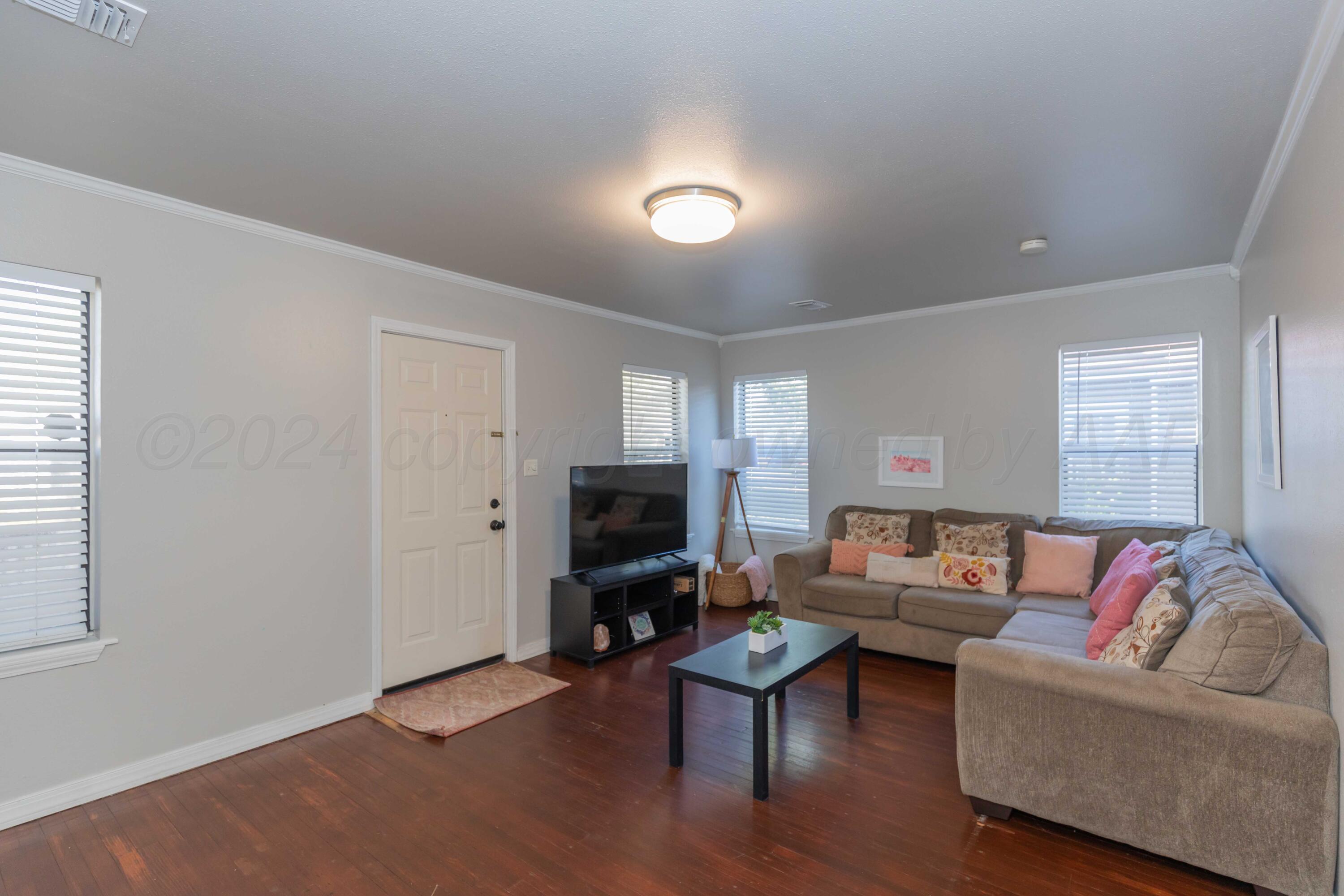 831 S Virginia Street Property Photo 4