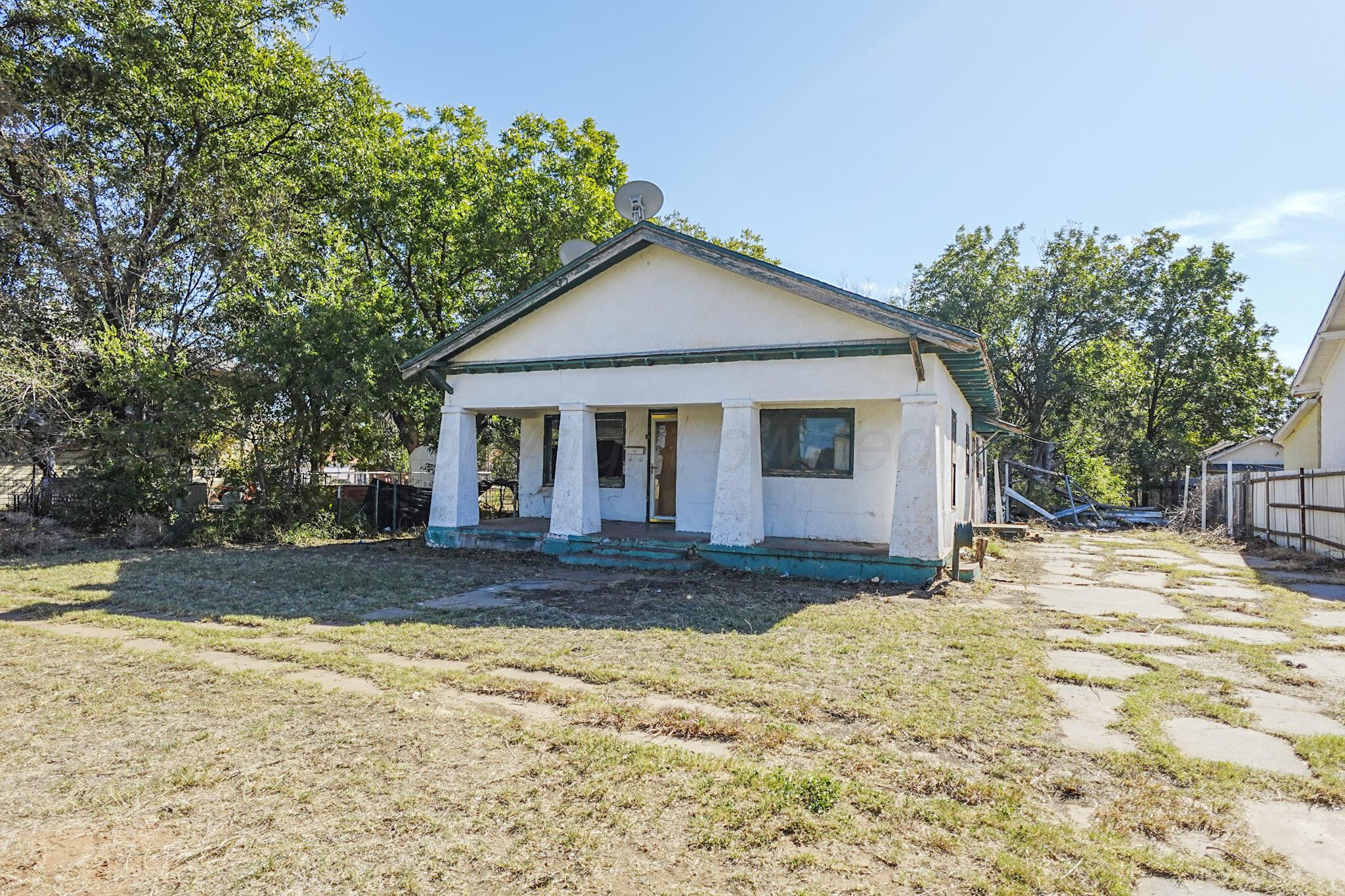 902 W Robertson Street Property Photo