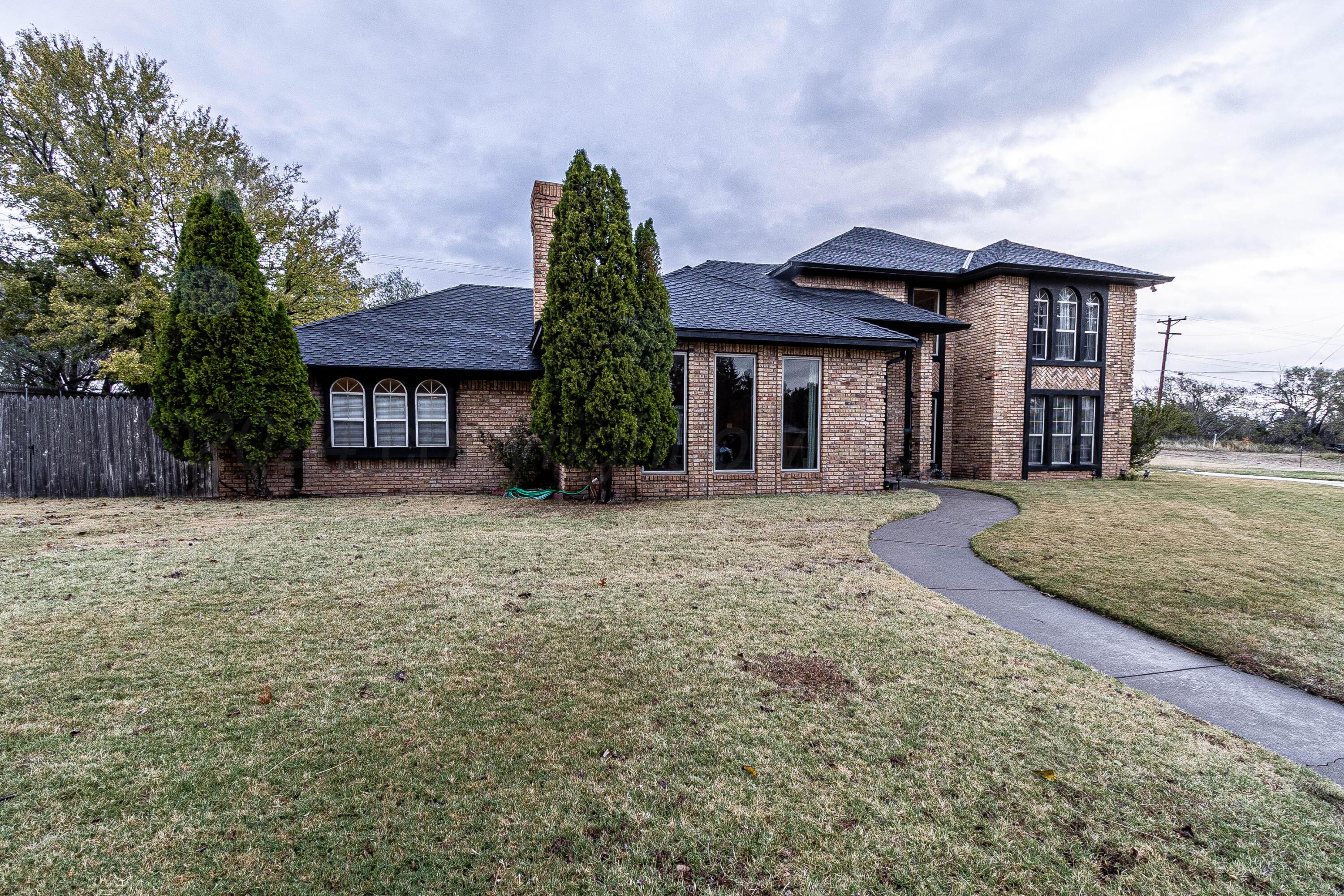 4 Linkshire Drive Property Photo 2