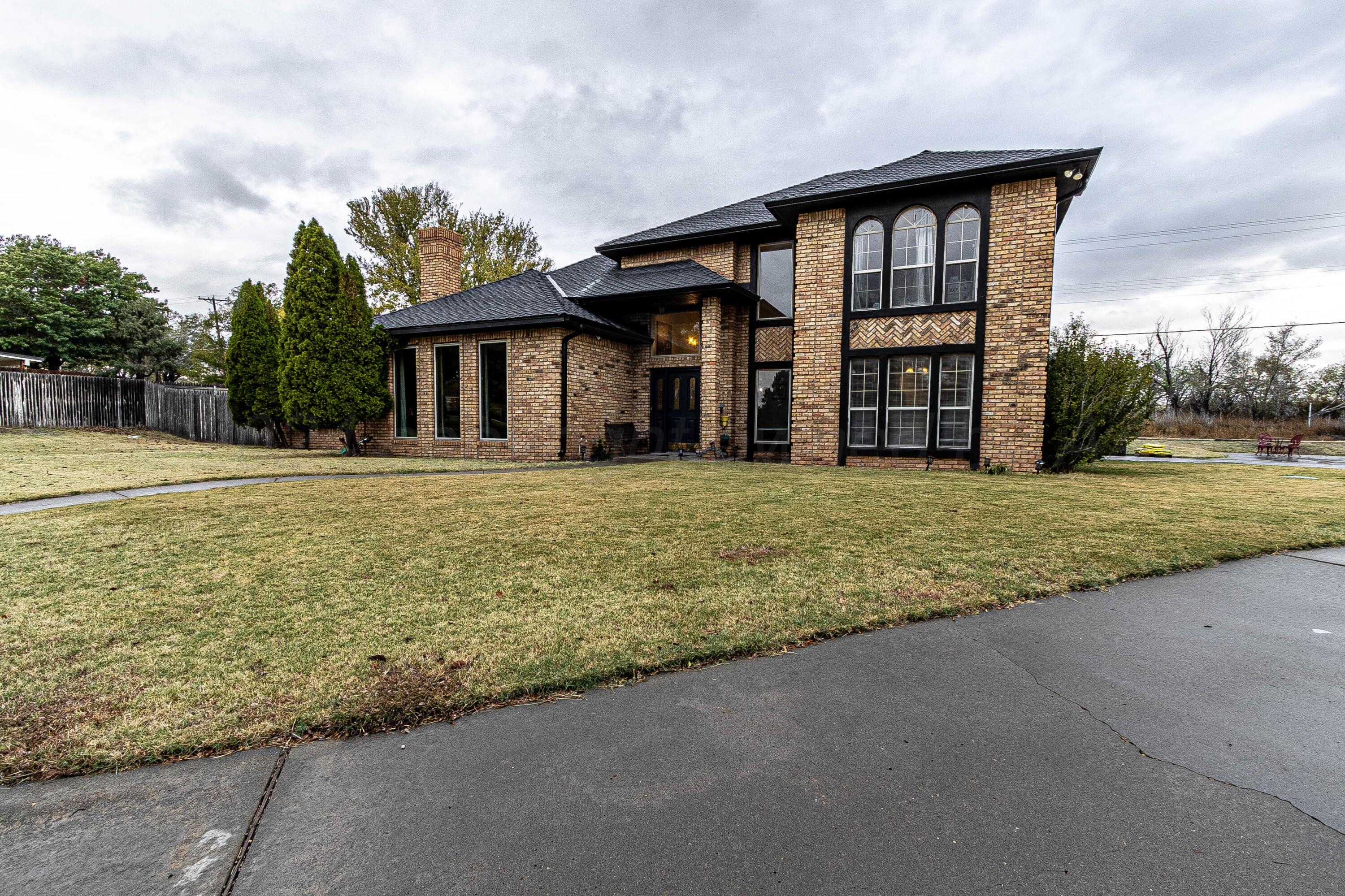 4 Linkshire Drive Property Photo 3