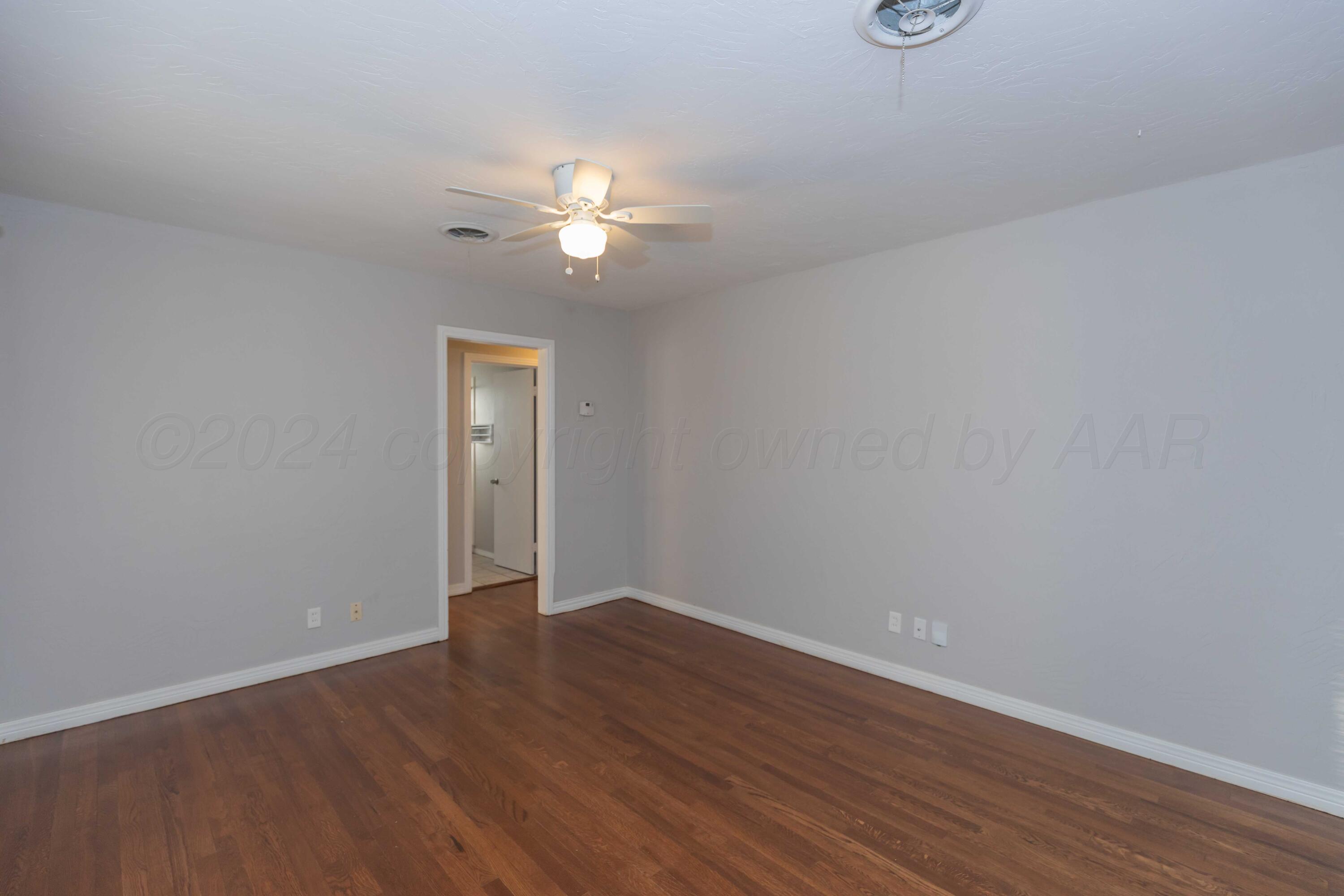 137 N Goliad Street Property Photo 5