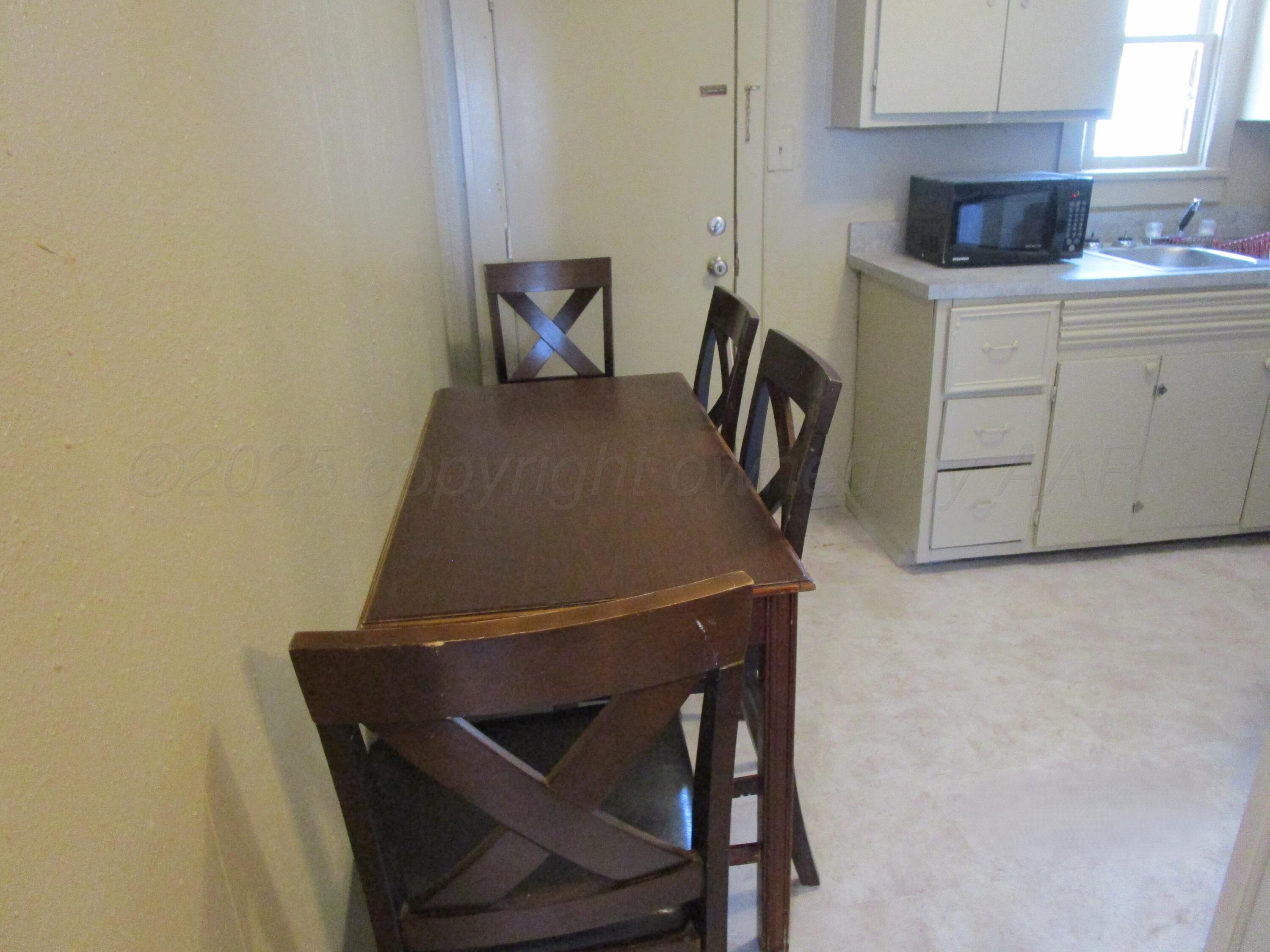 607 W Wilson, #7 Property Photo 5
