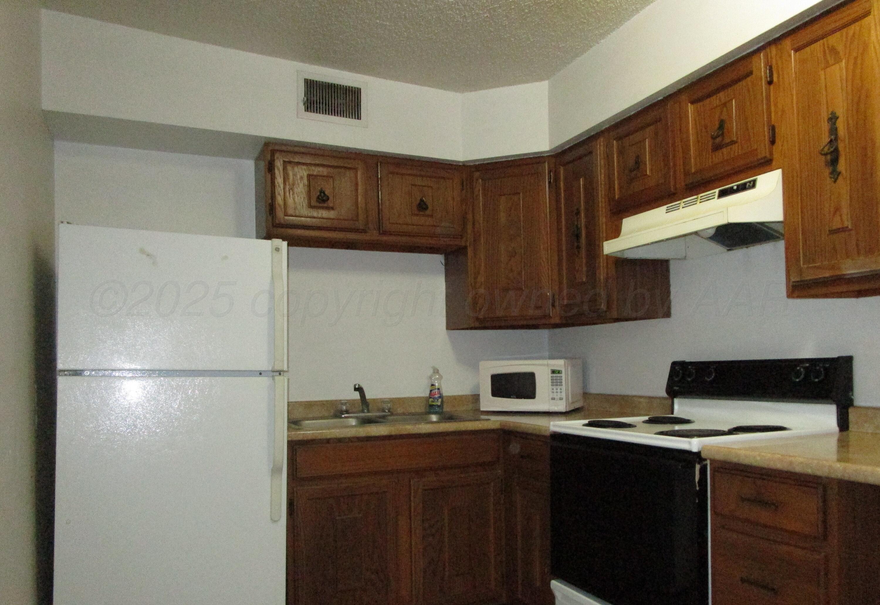 200 W 7th, D Property Photo 5