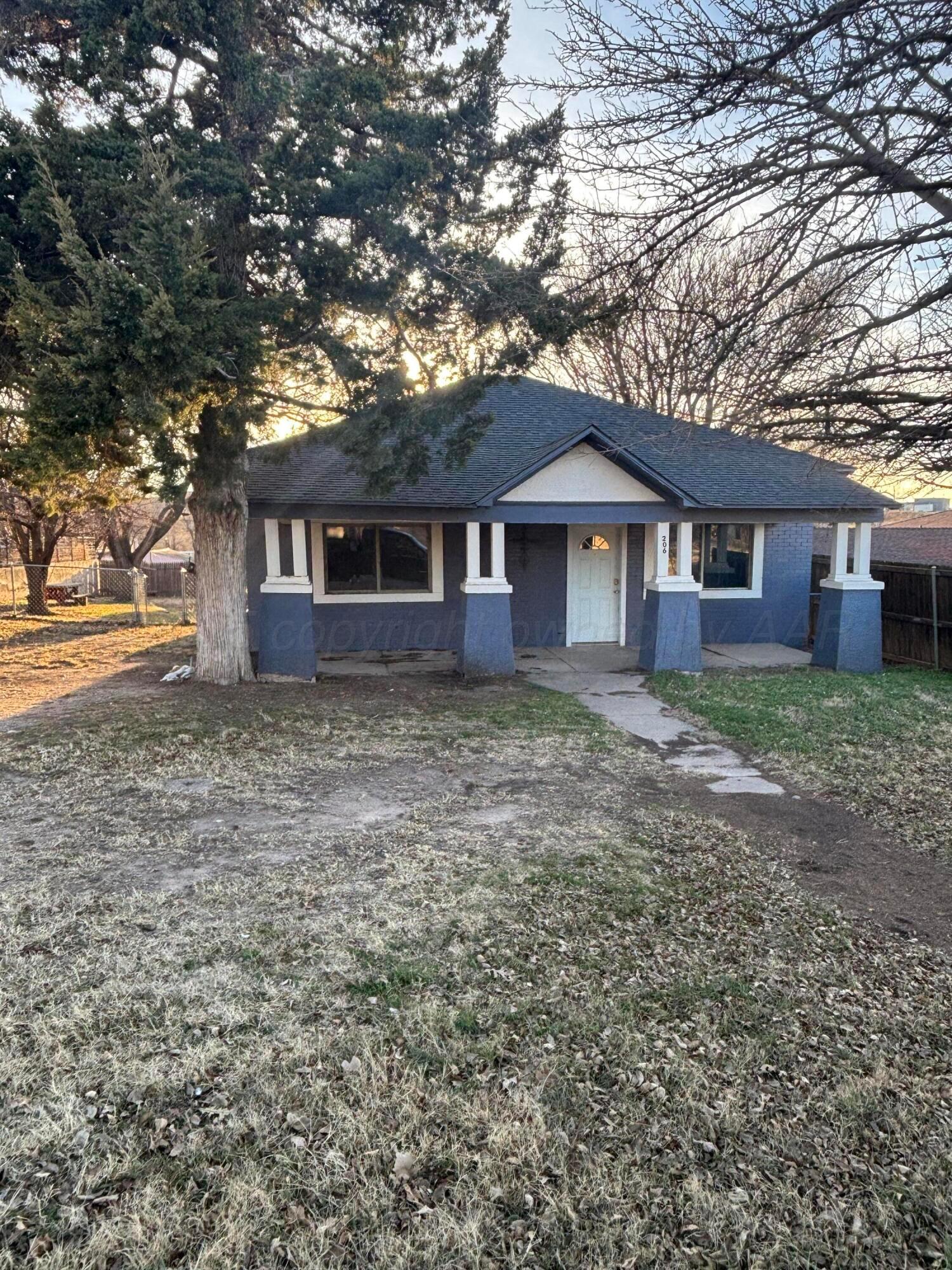 206 Harvey Property Photo 3