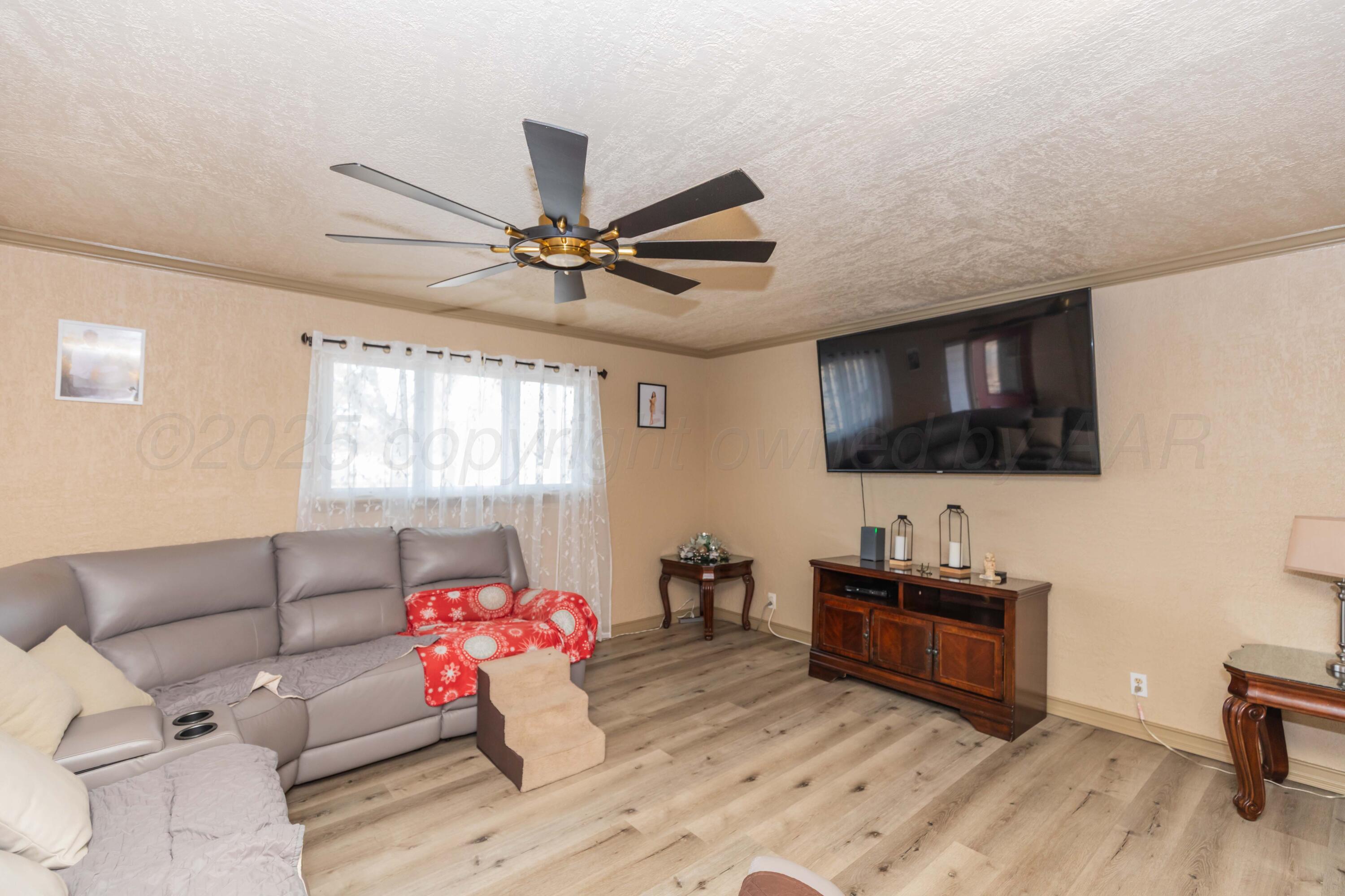 201 S Wall Street Property Photo 4