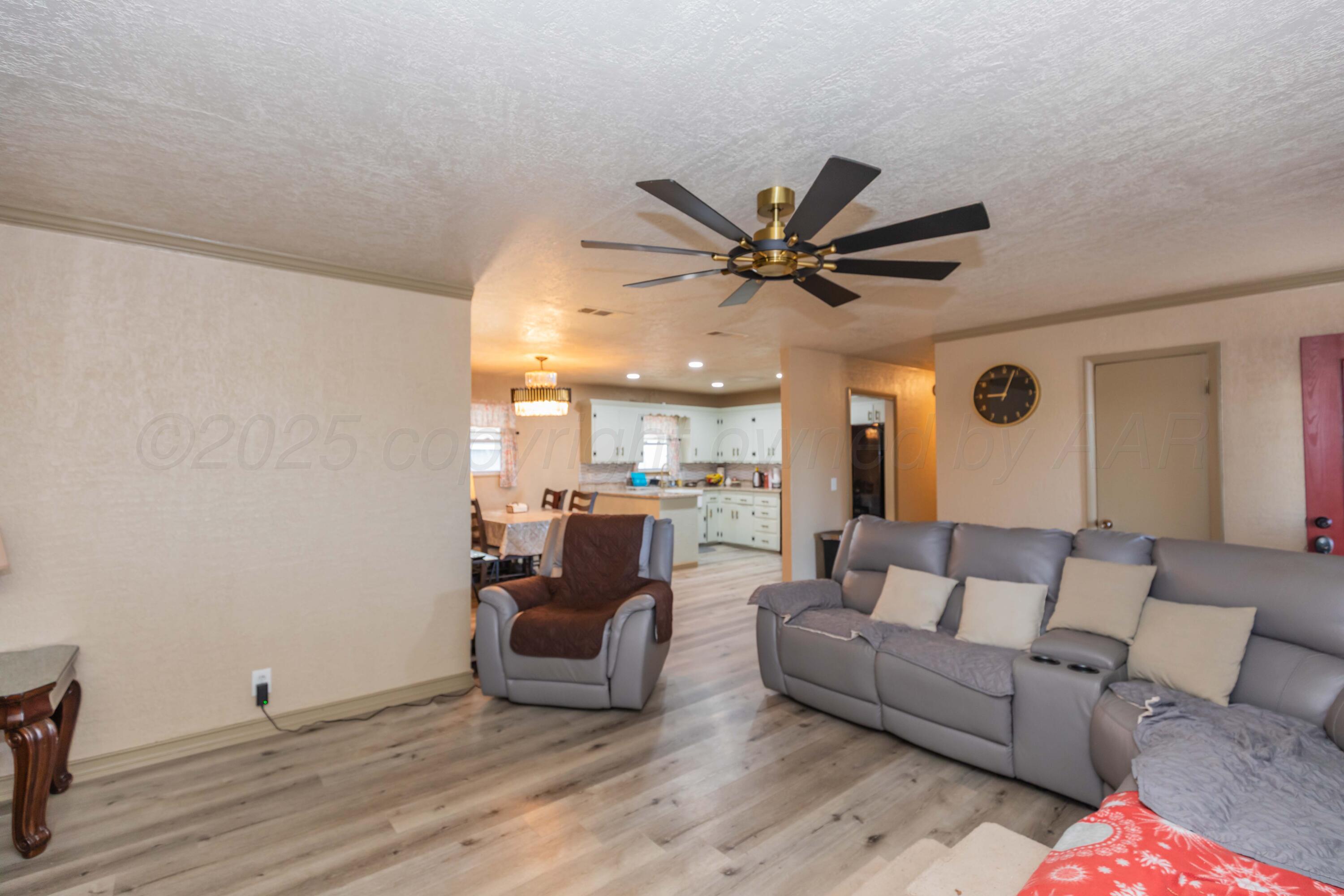 201 S Wall Street Property Photo 6