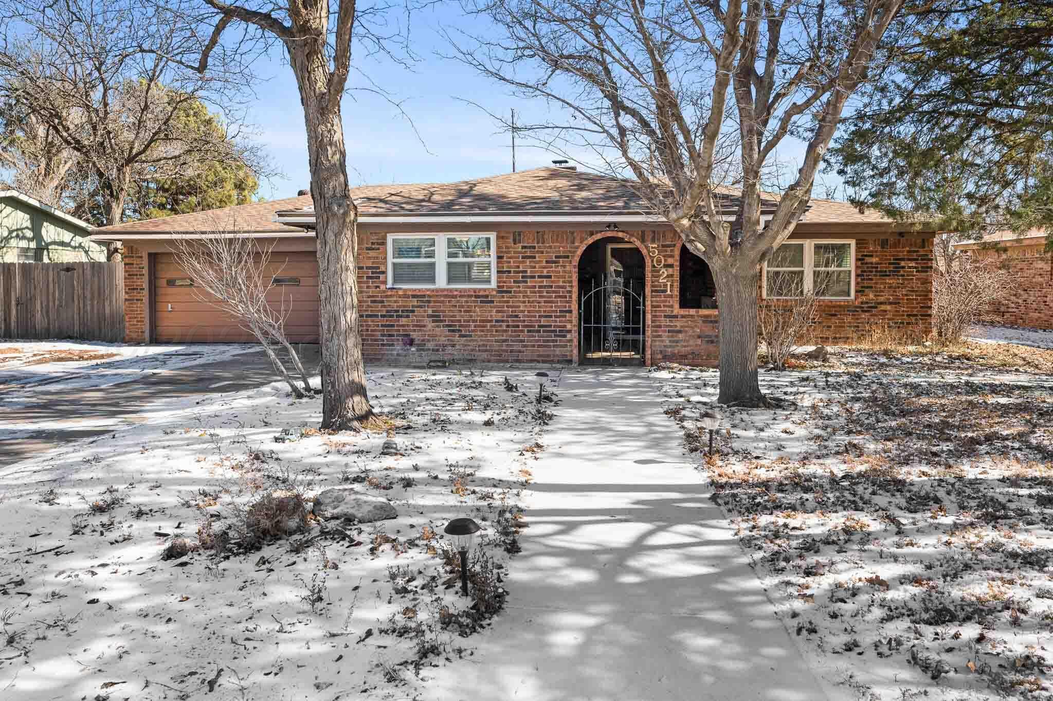 5021 John Drive Property Photo