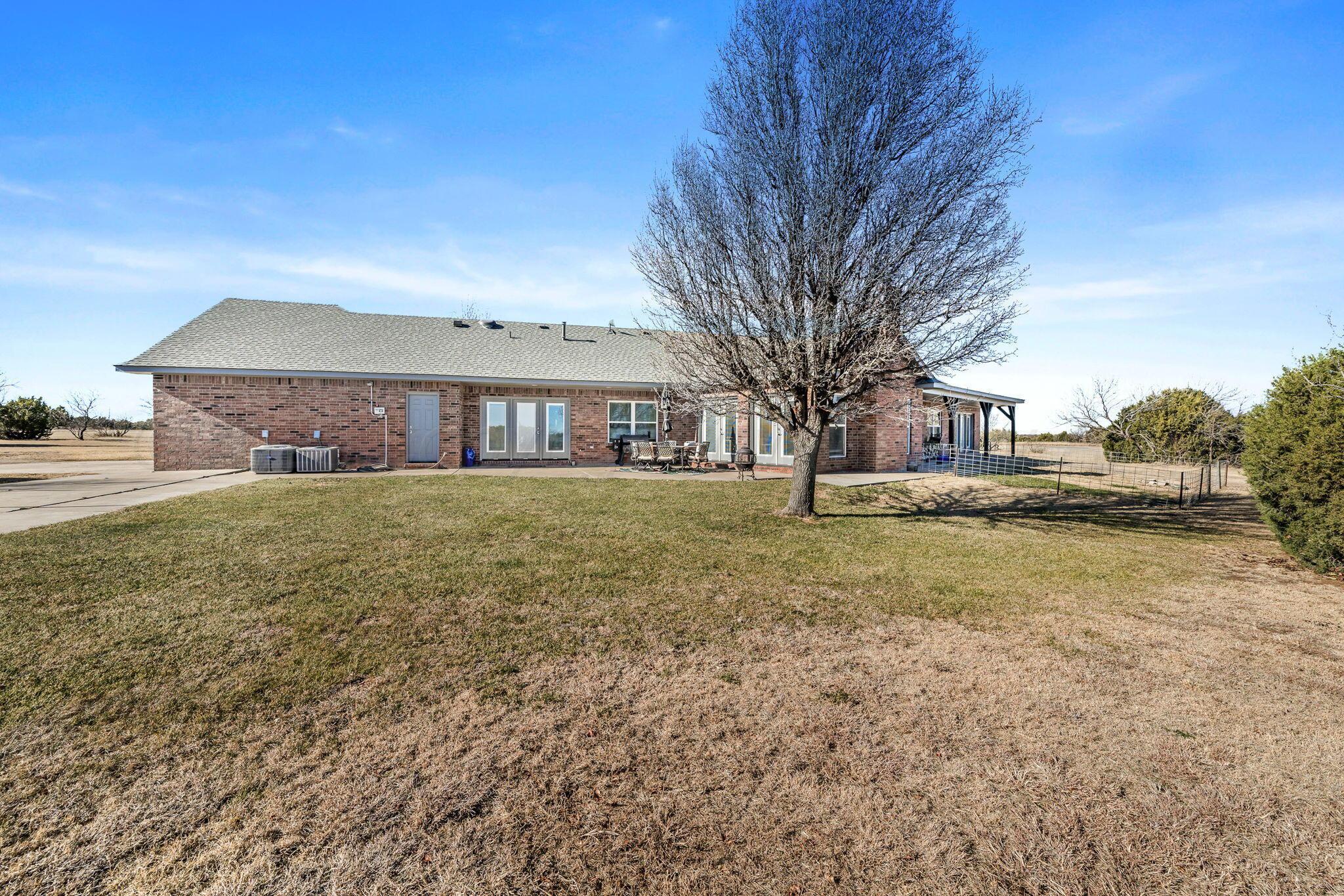 319 Arrowhead Point Property Photo 3