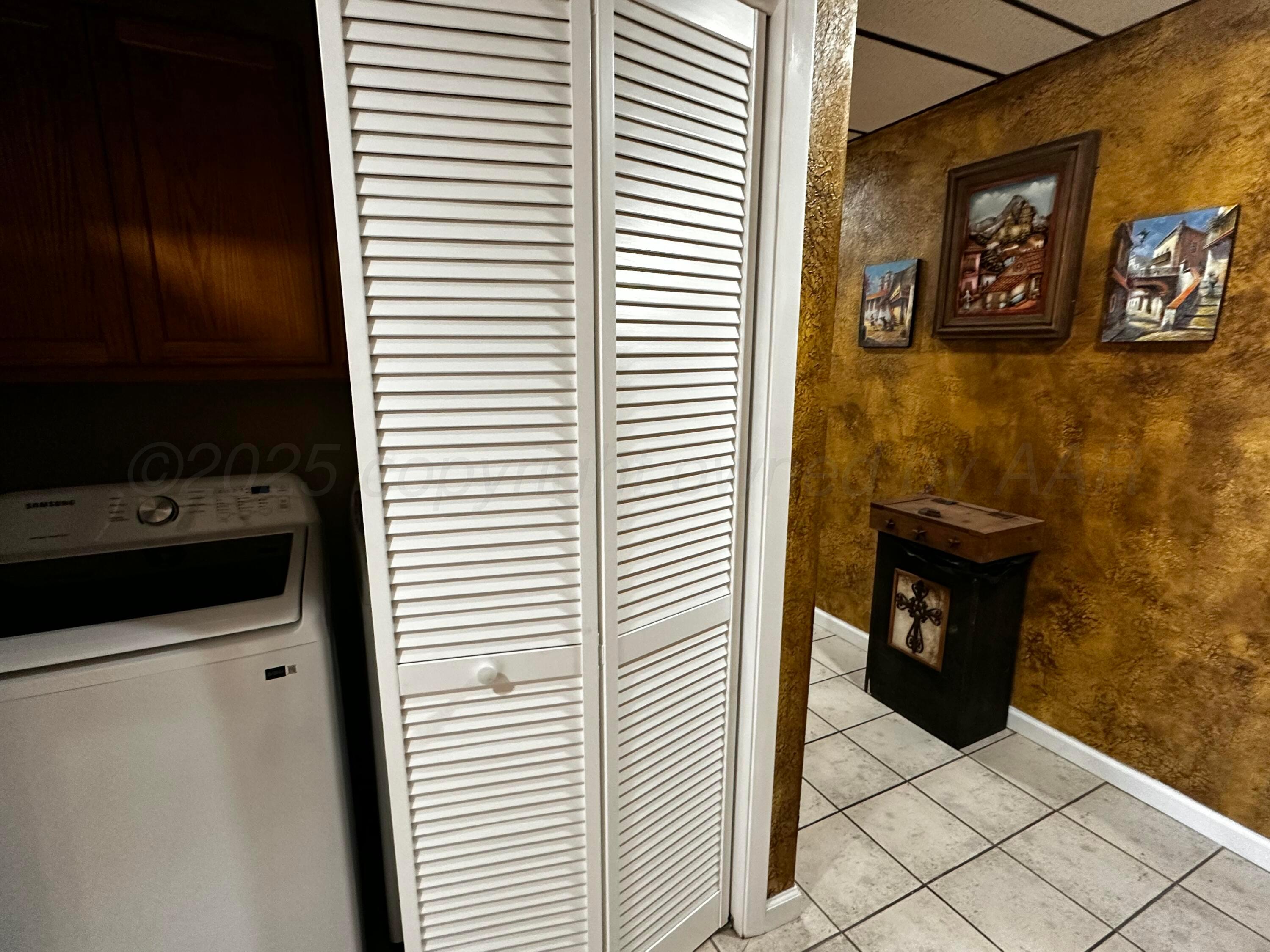 305 S Williams Street Property Photo 23